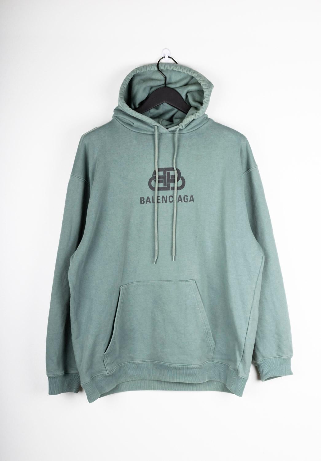 100% genuine Balenciaga Hoodie, S1337, VIDU0
Color: khaki
(An actual color may a bit vary due to individual computer screen interpretation)
Material: cotton, wool, acrylic, polyamide, elastane
Tag size: L
This jumper is great quality item. Rate 9 of