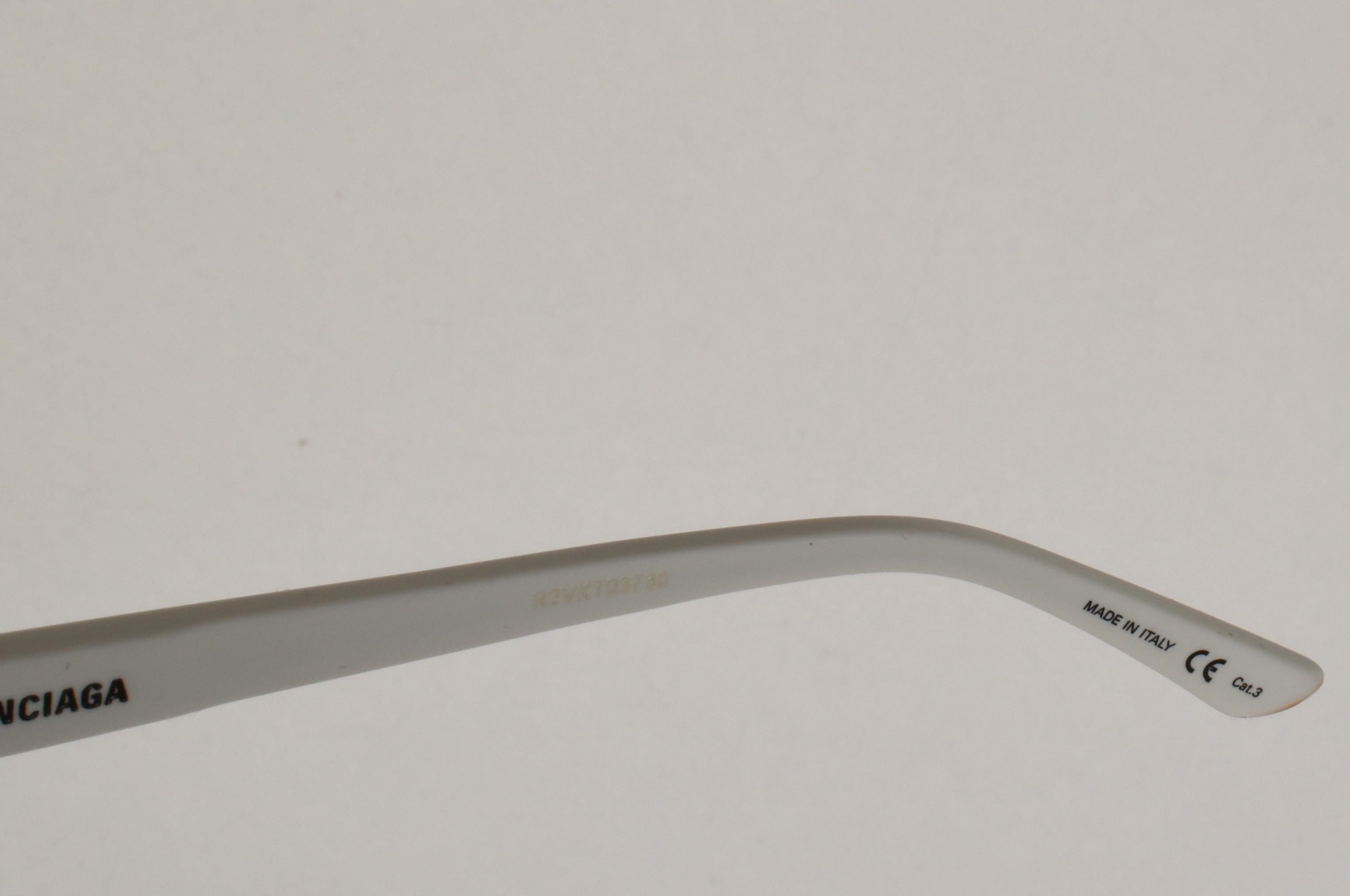 Compruebe mis otros listados. Tiene a la venta mucha más ropa de diseño. Abierto a cualquier oferta.
Artículo en venta 100% original Gafas de sol Balenciaga Escudo espejadas, S1413, PE3
Color: blanco
(El color real puede variar un poco debido a la