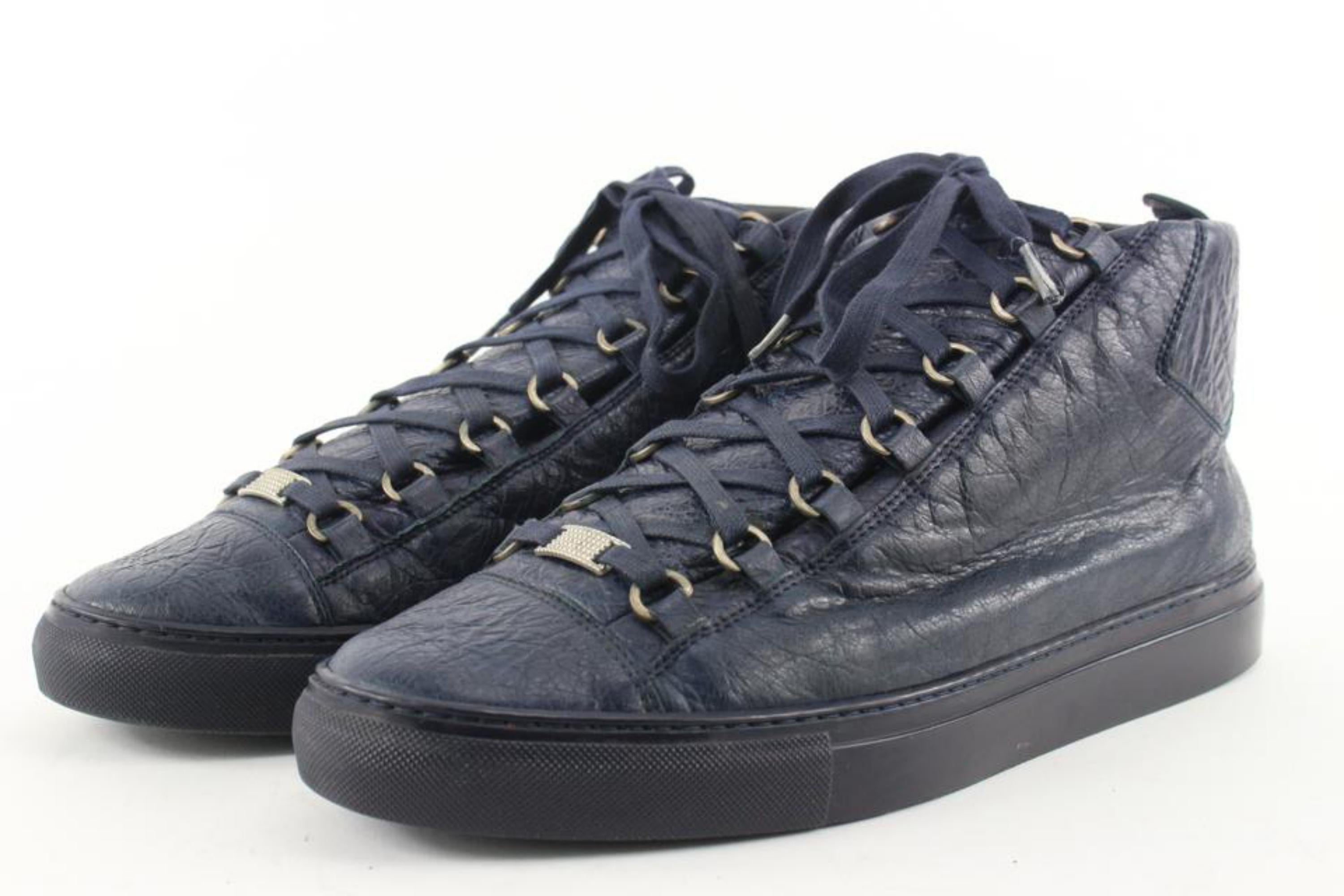 Balenciaga Men's 44 Navy Leather Arena Sneakers 7BA113
Date Code/Serial Number: 341760
Made In: Spain
Measurements: Length: 12 