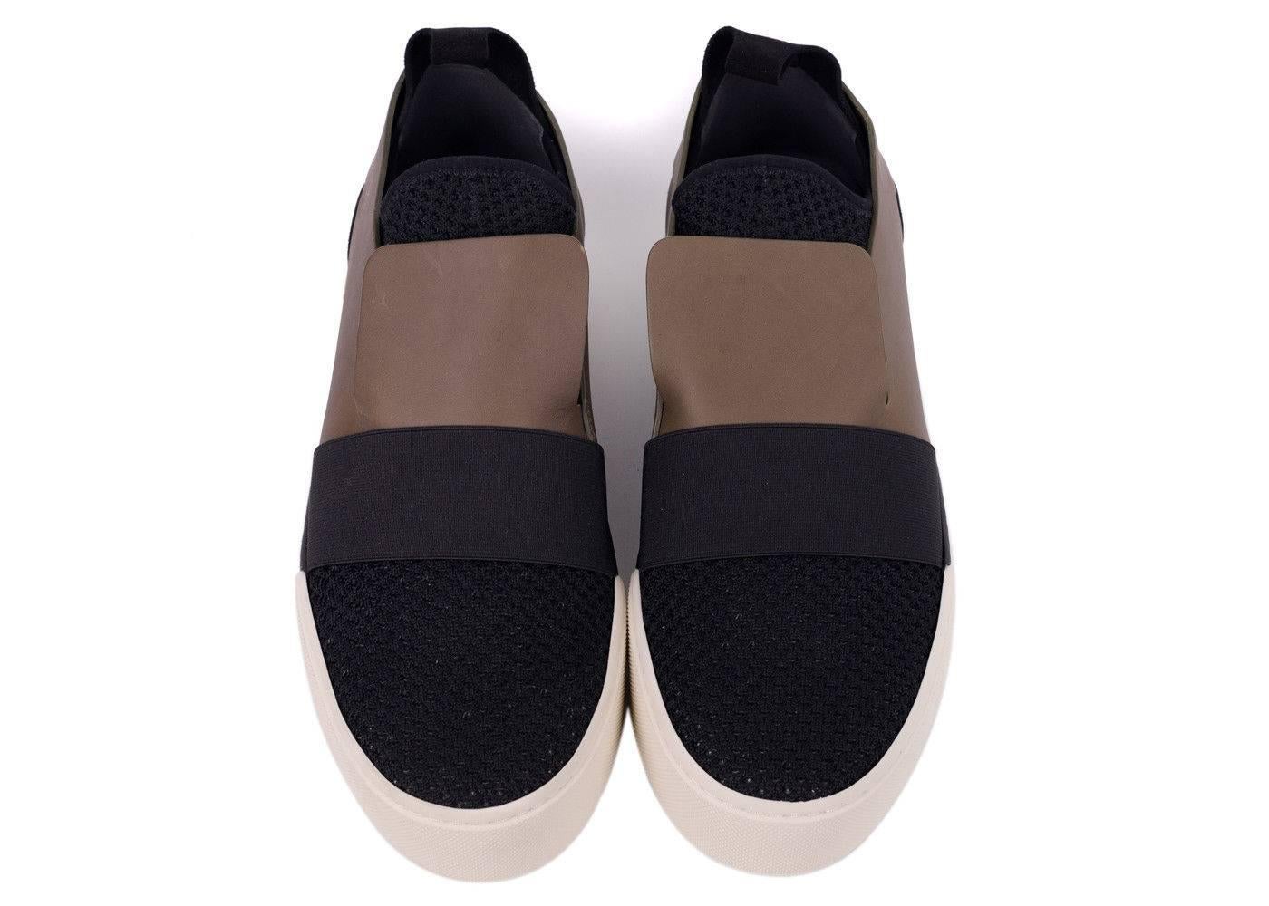 These intricately knitted mesh sneakers feature an olive leather panel and rich black elastic band. These sneakers are best when paired with jeans or elastic hemmed chinos.

100% Leather / Knitted Mesh Fabric / Suede / Elastic
Suede Heel
Leather