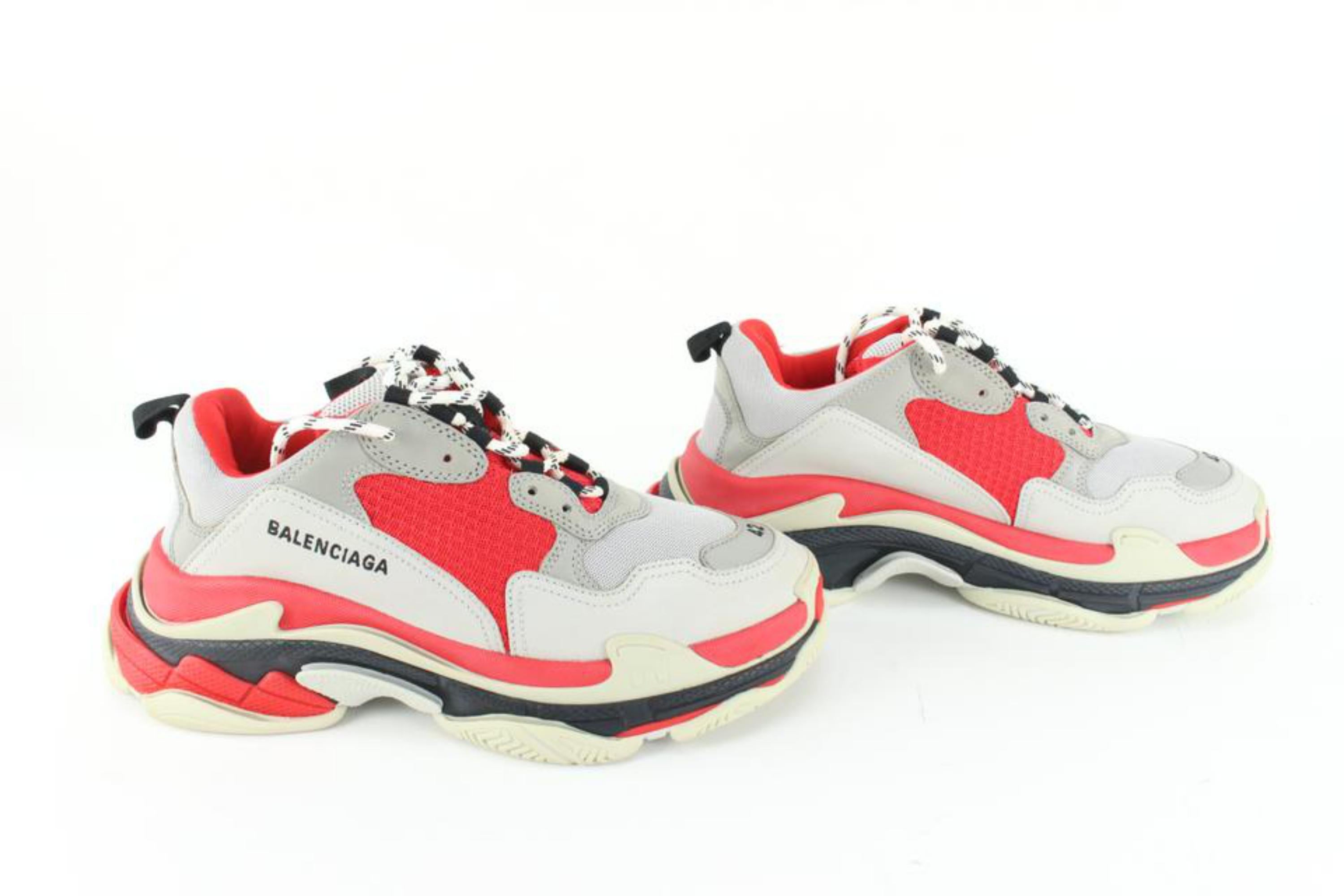 Balenciaga Men's US 9 or 42 Grey x Red Triple S Sneaker 18ba531s In Excellent Condition For Sale In Dix hills, NY