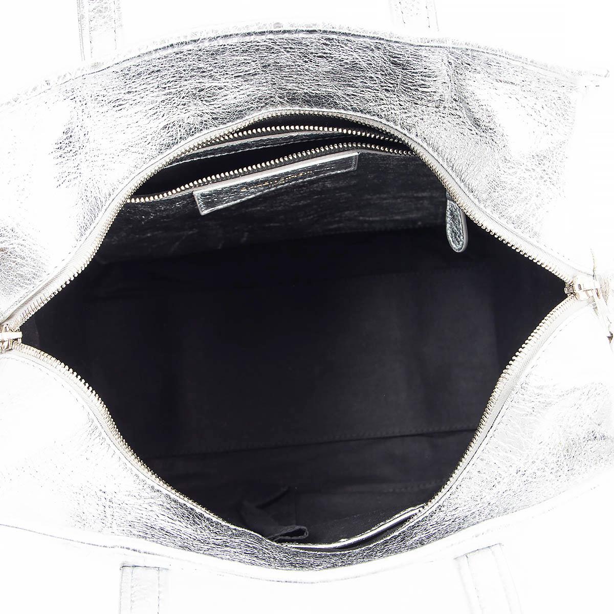 BALENCIAGA - Sac fourre-tout en cuir argenté métallisé craquelé SMALL BAZAR 1