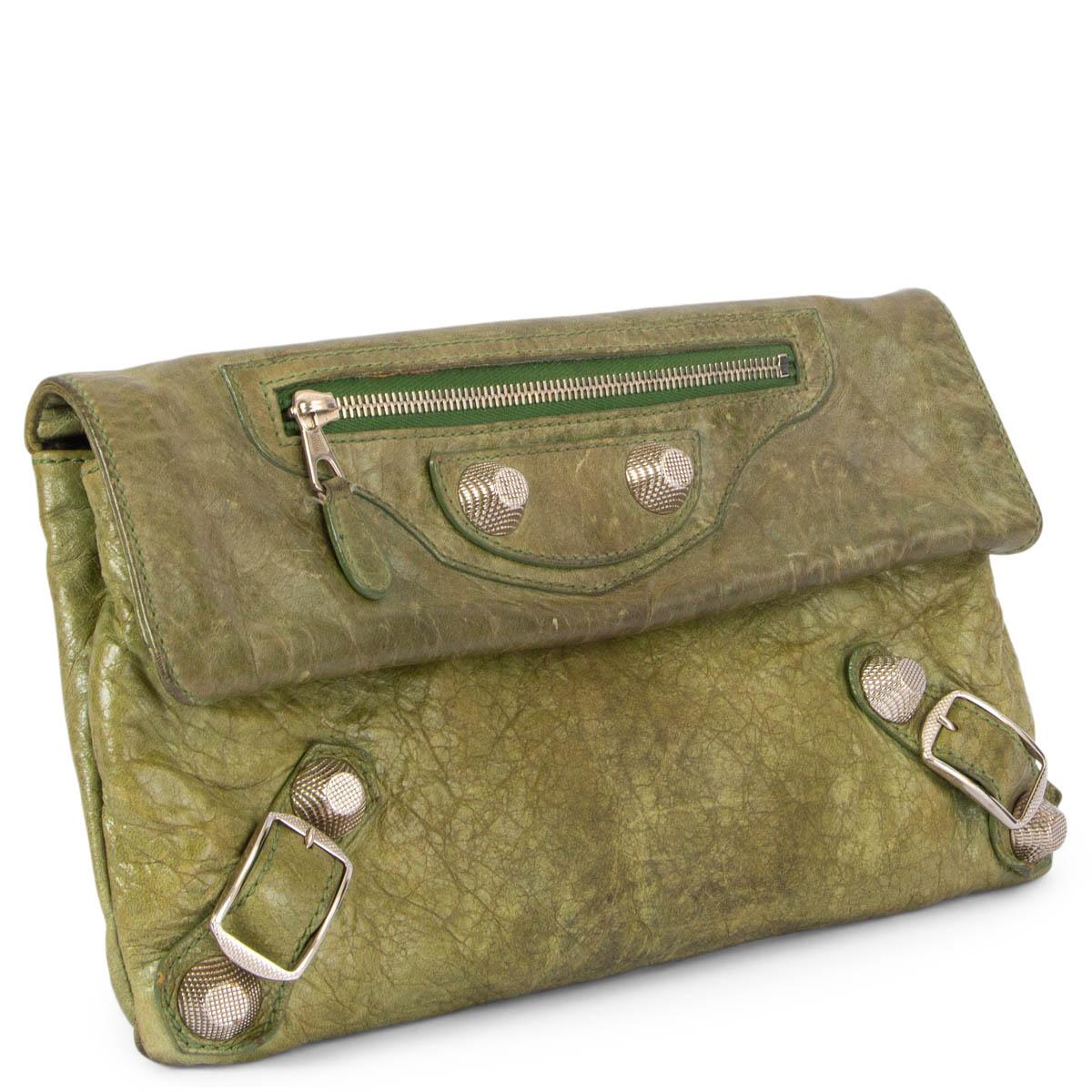 100% authentic Balenciaga Motocross Giant envelope clutch in green distressed leather. Zipper pocket on the front and a flat pocket under the flap. Closes with a zipper on top. Lined in black cotton and divided in two compartments. Has been carried