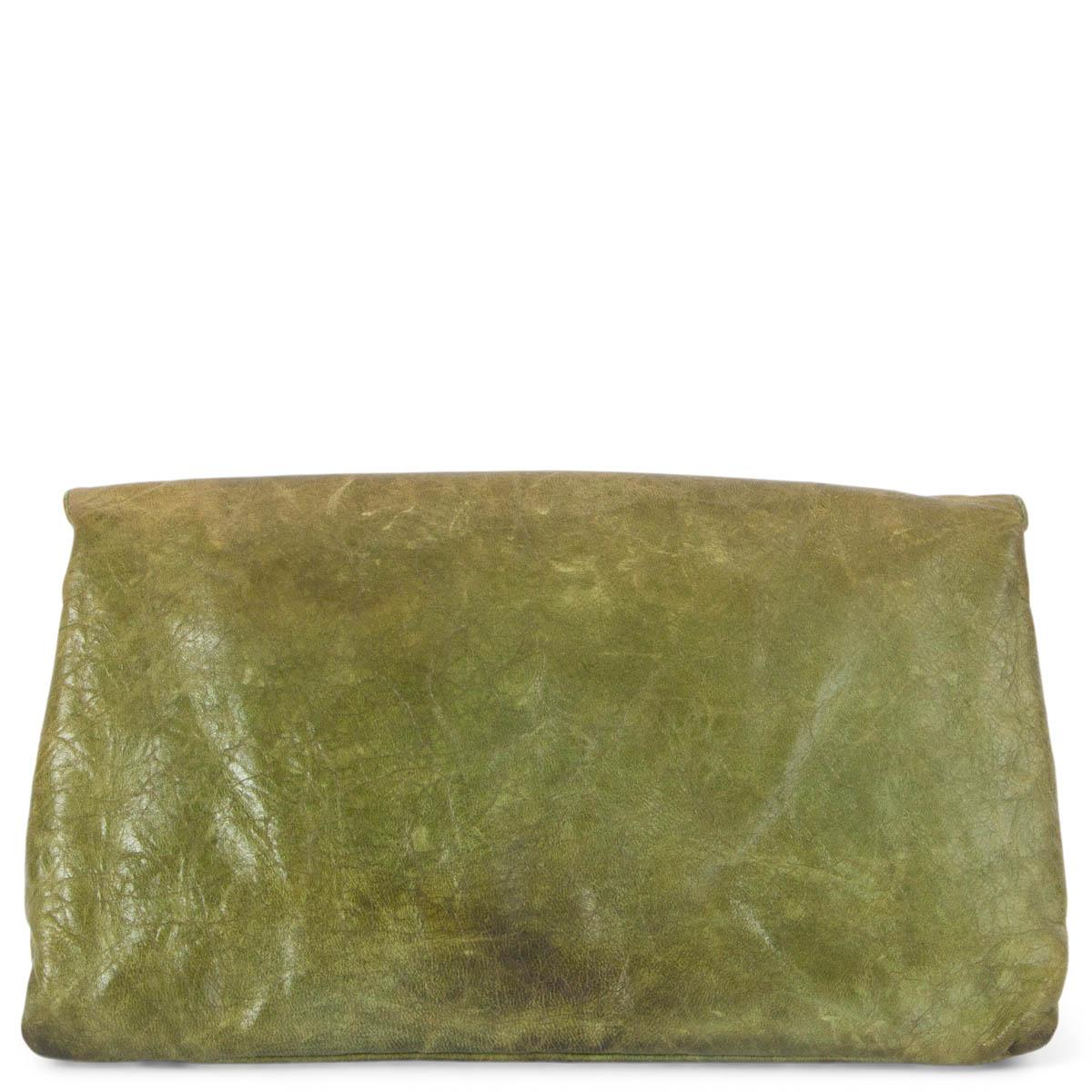 BALENCIAGA Militaire green distressed leather MOTOCROSS GIANT Clutch Bag In Fair Condition In Zürich, CH