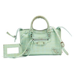 Balenciaga City Tote Nano Classic Leather en cuir verni embossé croco vert menthe