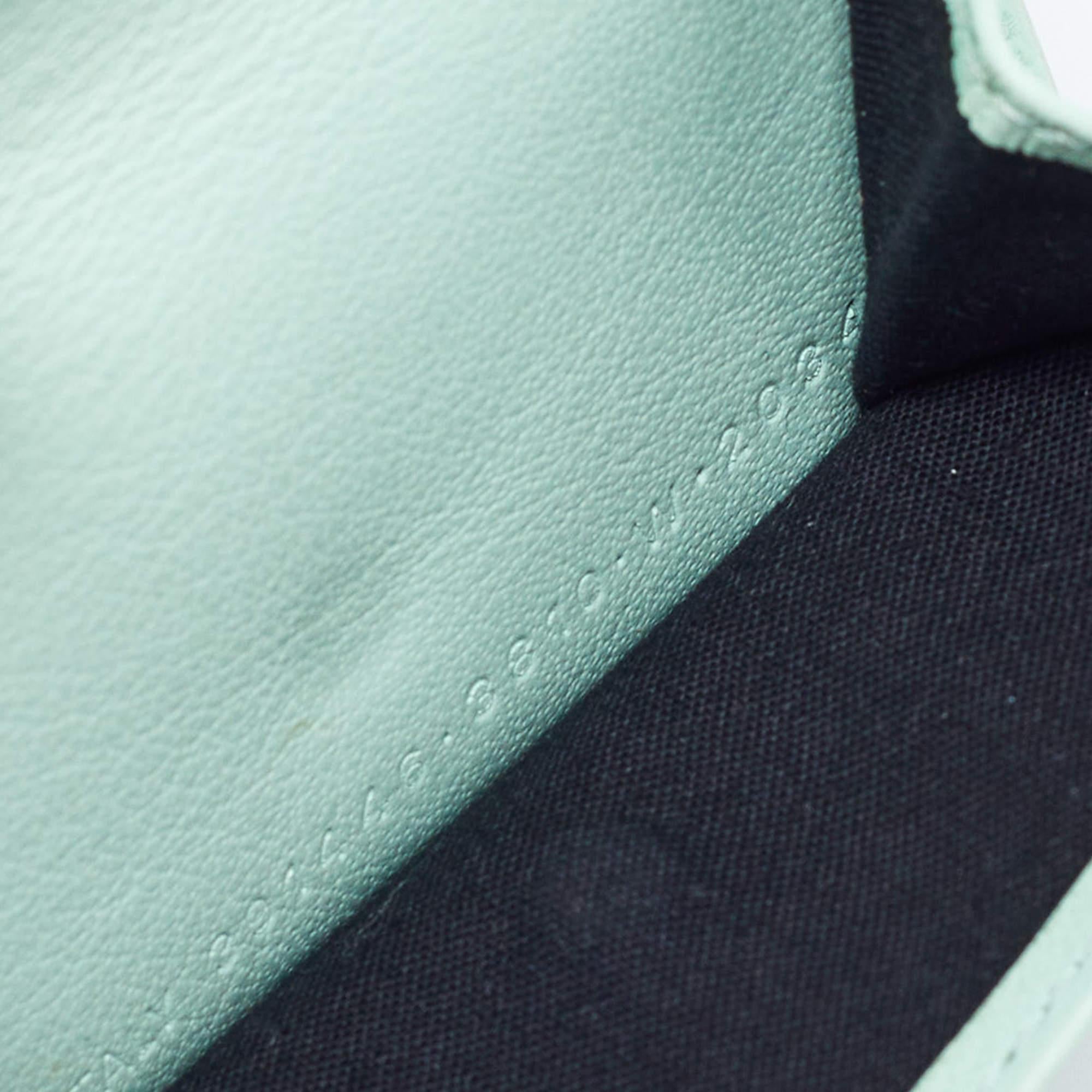 Balenciaga Mint Green Leather Mini Papier Wallet In Good Condition For Sale In Dubai, Al Qouz 2