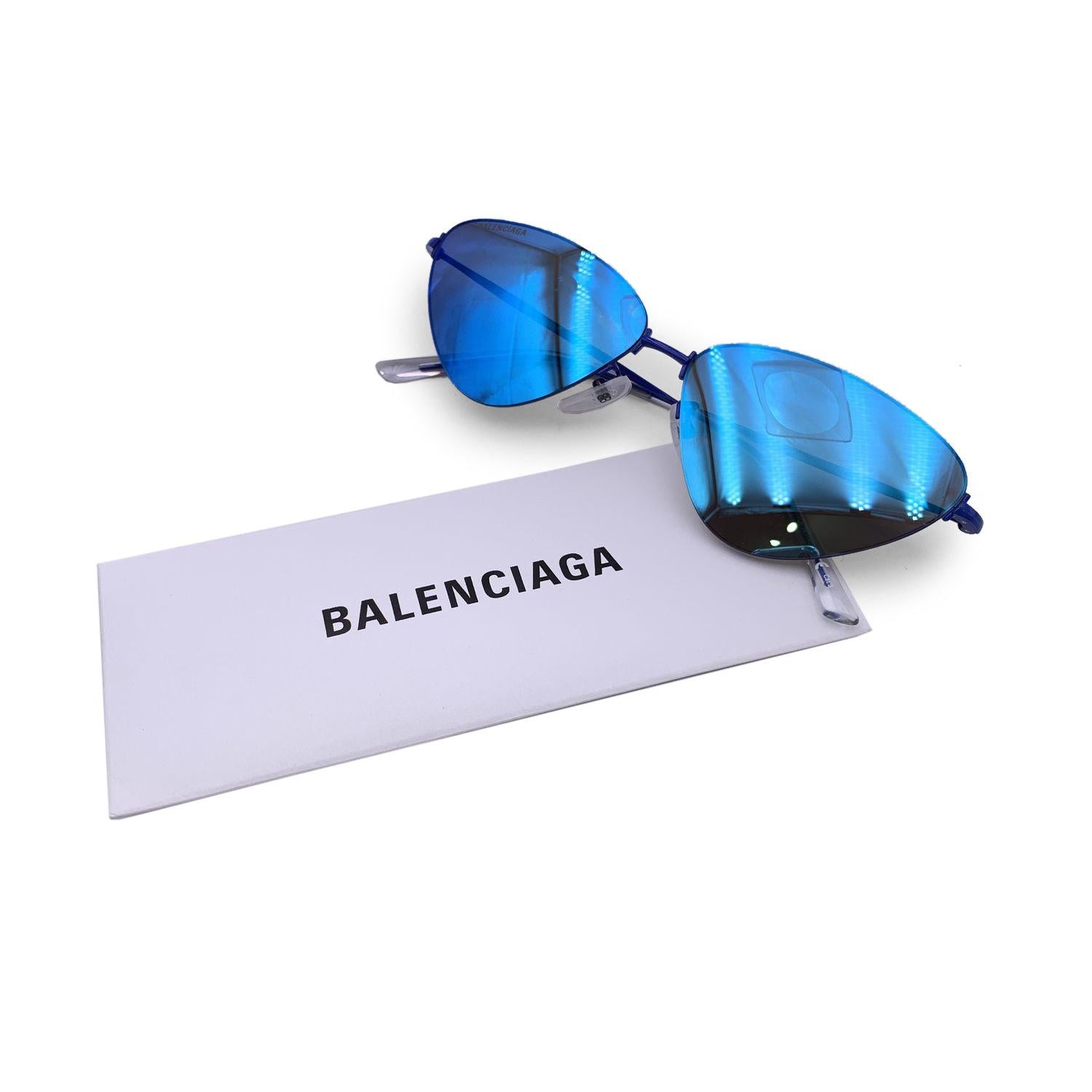 Balenciaga Sunglasses Model BB0105S - 003. Blue metal frame. Cat-eye design. Mirrored lenses. Mod & refs: BB0105S - 003 - 61/12 - 145. Made in Italy Details MATERIAL: Metal COLOR: Blue MODEL: BB0105S GENDER: Women COUNTRY OF MANUFACTURE: Italy