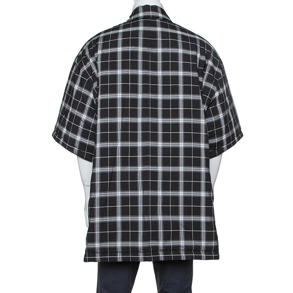 The oversized silhouette and the monochrome plaid pattern make this Balenciaga shirt a covetable piece. It exhibits a simple collar and the short sleeves add a cool quotient. Equipped with button fastenings, wear this one for an effortless