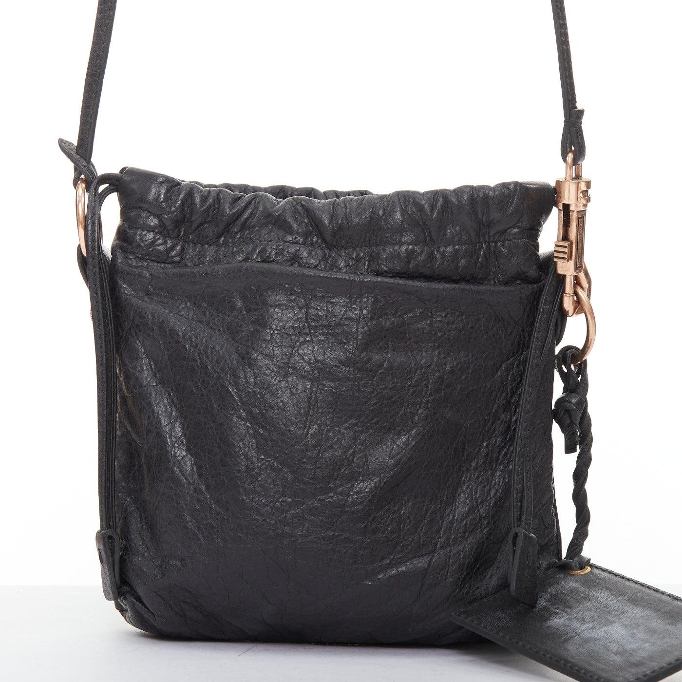 BALENCIAGA Motocross Move On Crossbody Tasche aus grauem Leder mit roségoldener Hardware Damen im Angebot