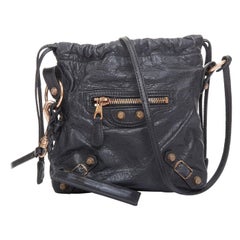 BALENCIAGA Motocross Move On pochette transversale en cuir gris et or rose
