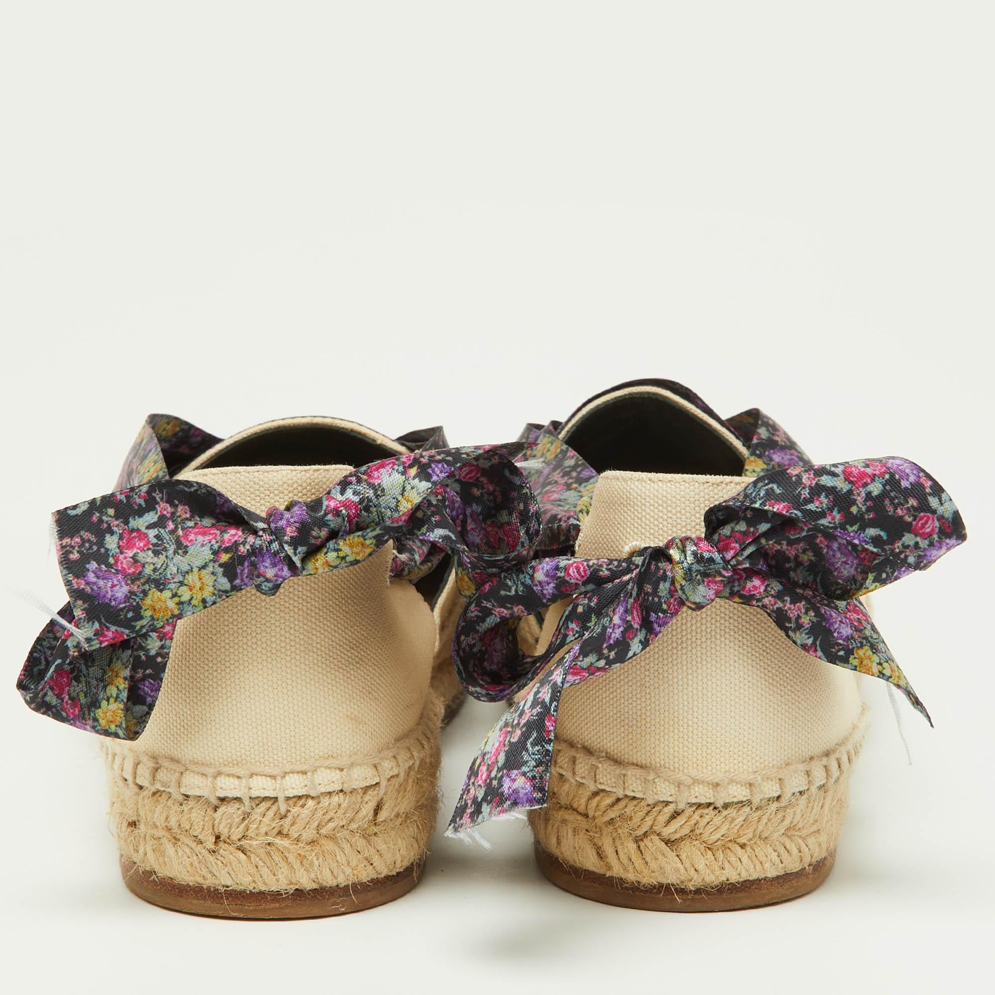 Women's Balenciaga Multicolor Canvas and Floral Print Lace Up Flat Sandals Size 36 For Sale