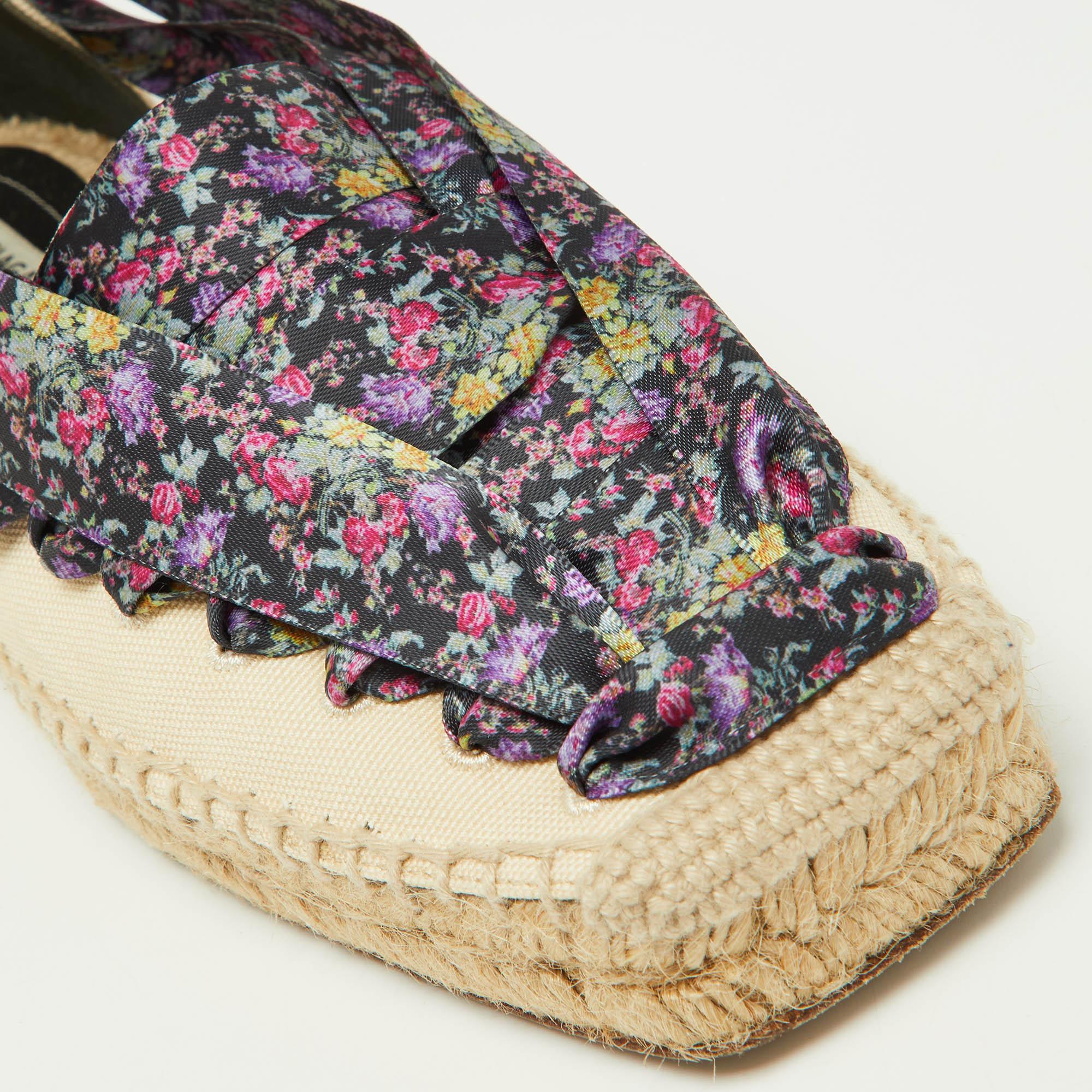 Balenciaga Multicolor Canvas and Floral Print Lace Up Flat Sandals Size 36 For Sale 2