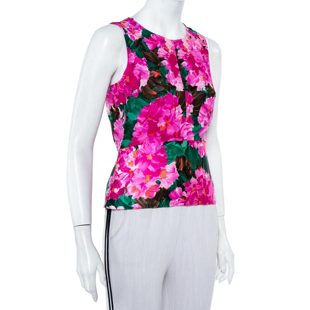 Balenciaga has a chic and free-flowing spirit that is translated effortlessly in this top. Made from silk, the creation is coming in a sleeveless design and has a round neckline. The top is elevated by floral prints for a fresh appeal.

