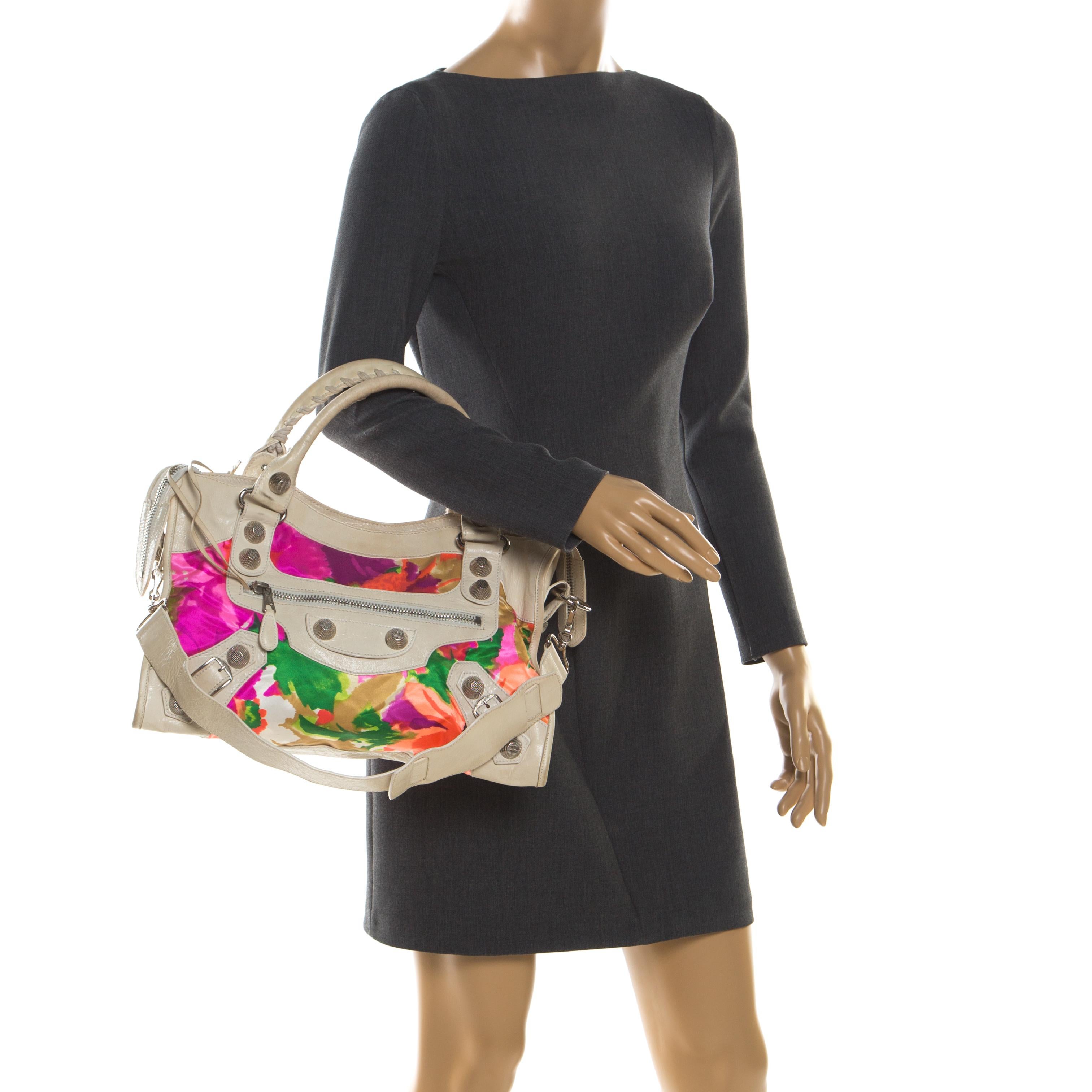 GSH City Tragetasche aus Satin und Leder mit mehrfarbigem Blumenmuster von Balenciaga (Beige)