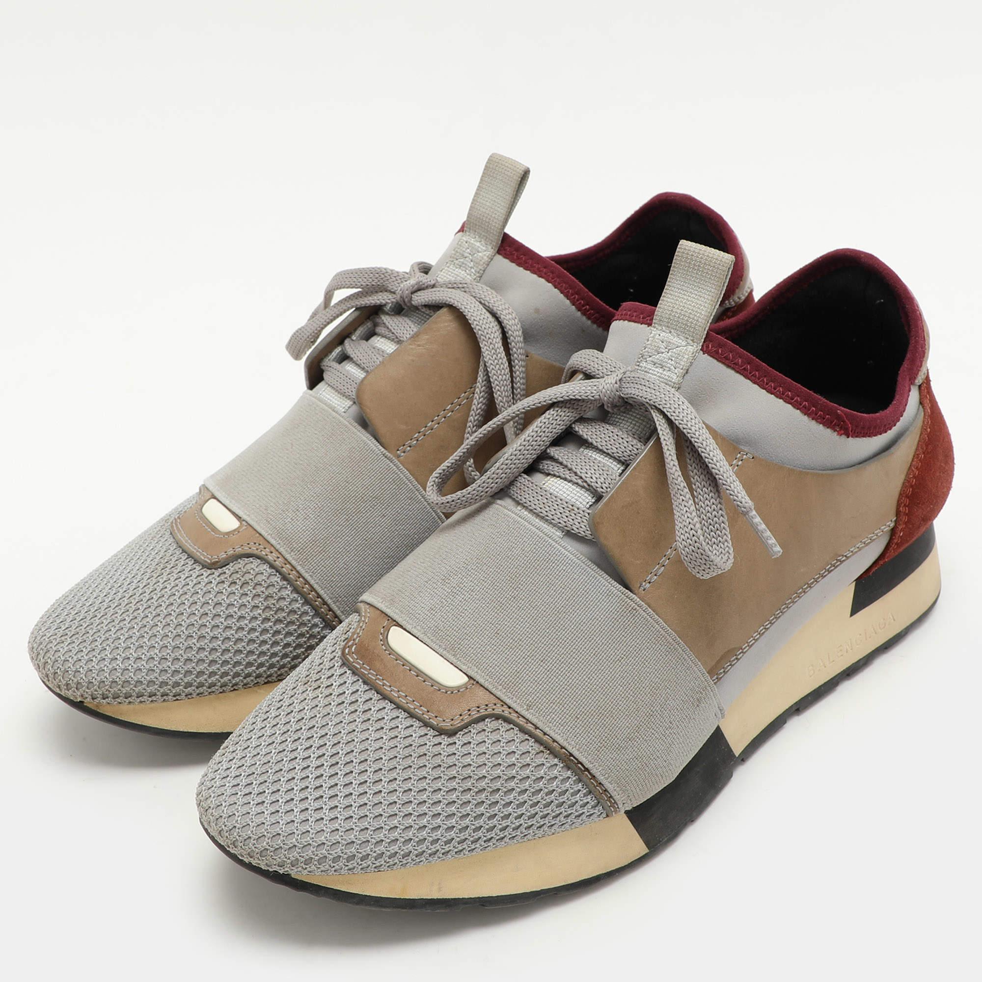 Con una silueta clásica, estas zapatillas de diseño son una combinación perfecta de lujo, comodidad y estilo. Estas zapatillas están acabadas con detalles de la firma y cómodas plantillas.