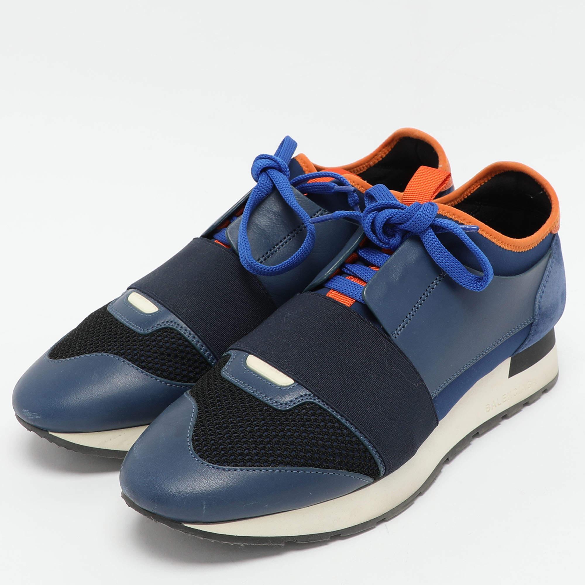 Ces baskets Balenciaga pour femme sont parfaites pour les jours où vous souhaitez allier confort et style. Ces chaussures sont fabriquées à partir d'un mélange de matériaux et présentent des détails de la marque, des empeignes à lacets et des