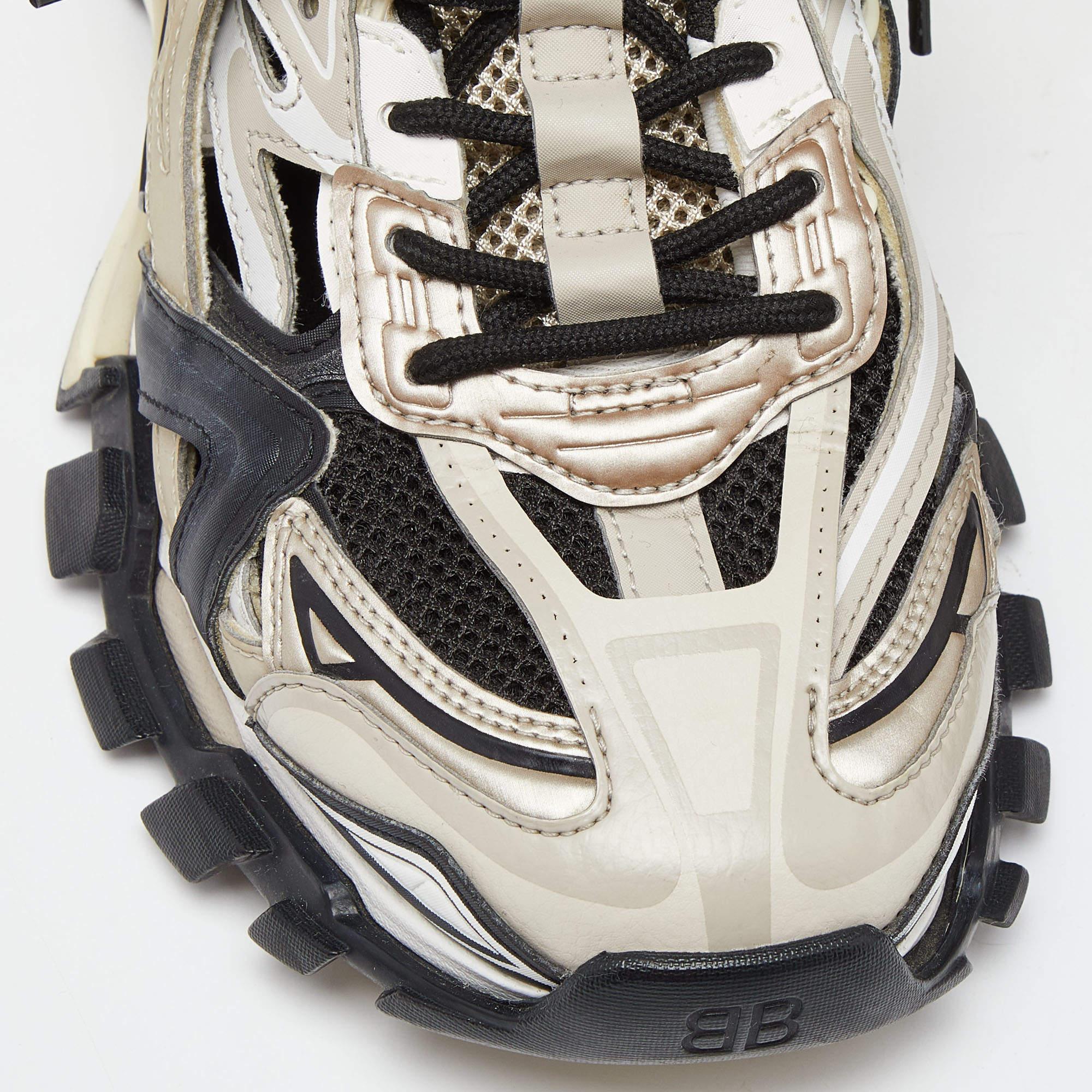 Balenciaga Multicolor Leather and Mesh Track 2 Chunky Sneakers Size 42 In Good Condition In Dubai, Al Qouz 2