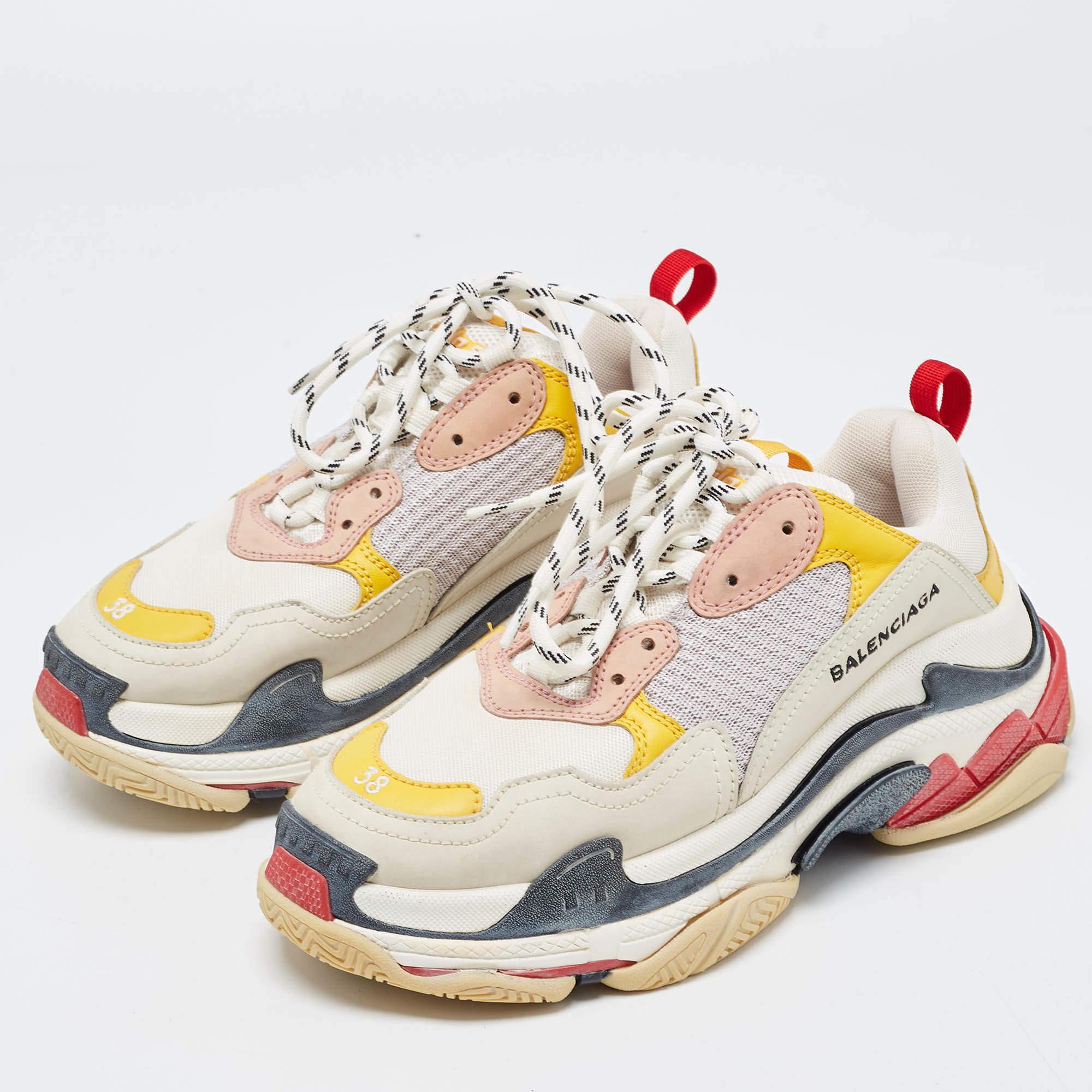 Coming in a classic silhouette, these designer sneakers are a seamless combination of luxury, comfort, and style. These sneakers are finished with signature details and comfortable insoles.

