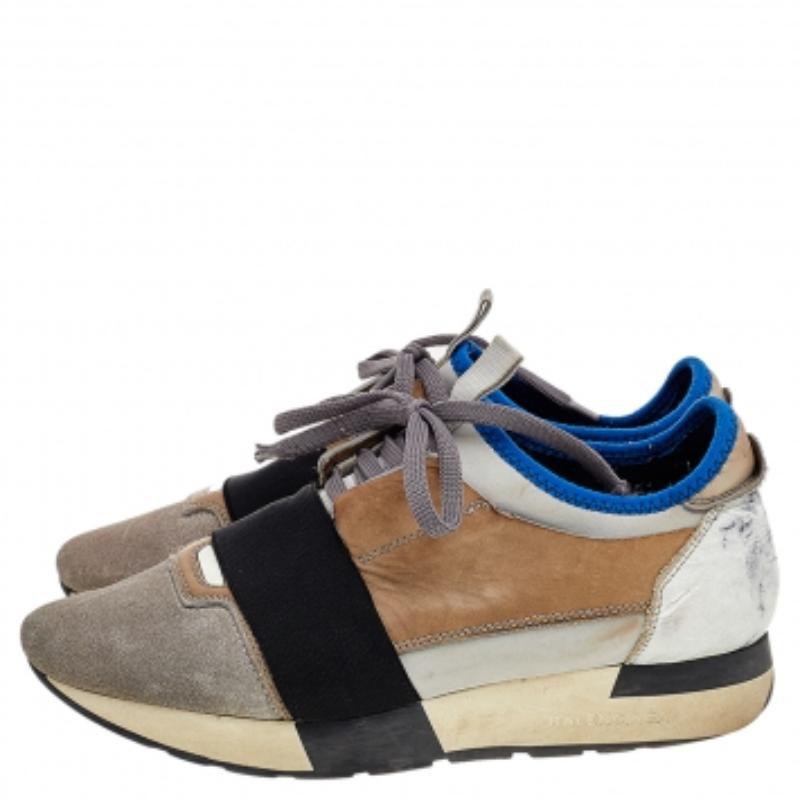 Le scarpe da ginnastica Race Runners di Balenciaga sono il tuo ultimo acquisto. Queste sneakers sono state realizzate con materiali di qualità in una silhouette chic. Sfoggiano punte coperte, cinturini sulla tomaia e chiusure a strappo. Sono dotate