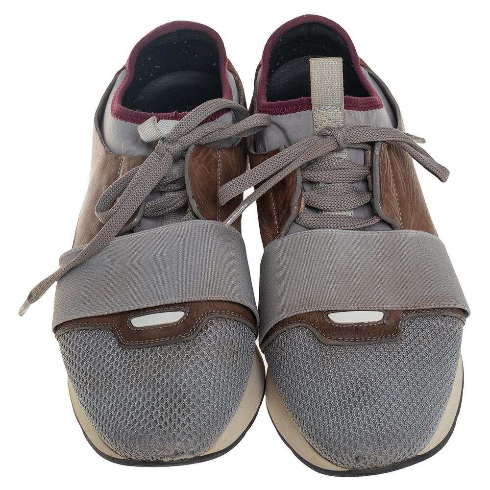 Cette paire de baskets Race Runners de Balenciaga sera votre dernière acquisition de chaussures. Ces baskets ont été confectionnées à partir d'un mélange de matériaux de qualité et présentent une silhouette chic. Ils sont dotés d'orteils recouverts