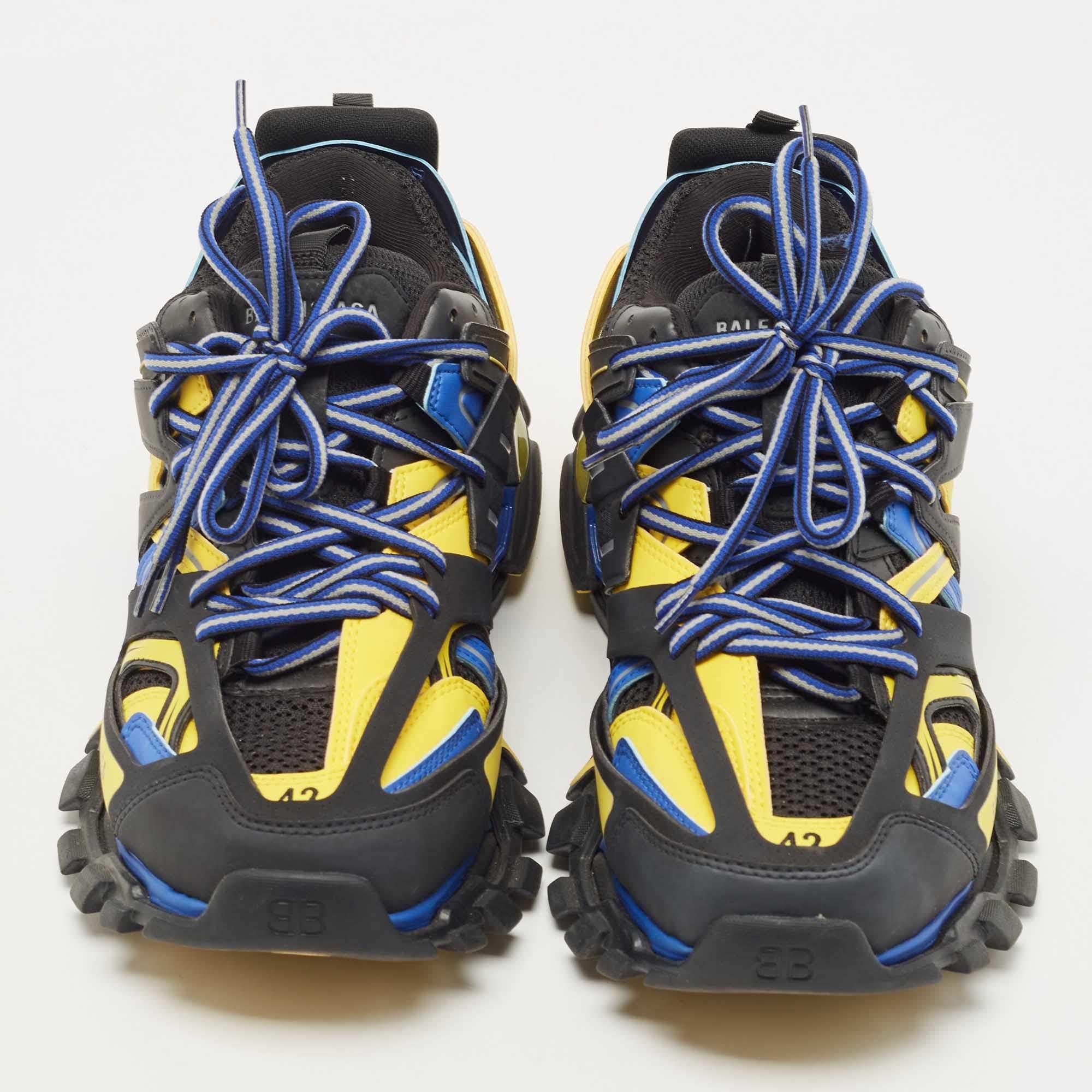 Coming in a classic silhouette, these designer sneakers are a seamless combination of luxury, comfort, and style. These sneakers are finished with signature details and comfortable insoles.

