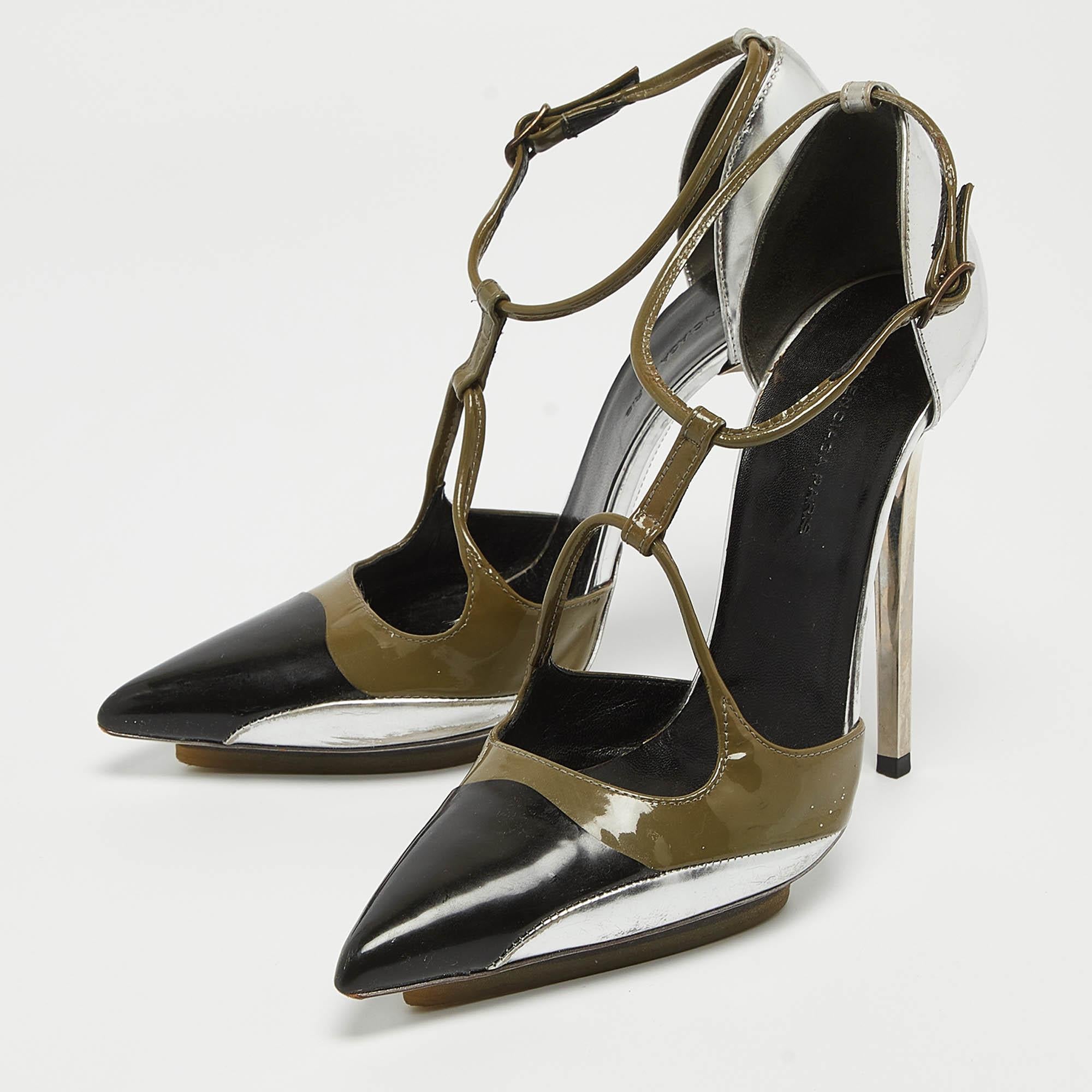 Exuding femininity and elegance these pumps feature a chic silhouette with an attractive design. You can wear these pumps for a stylish look.
