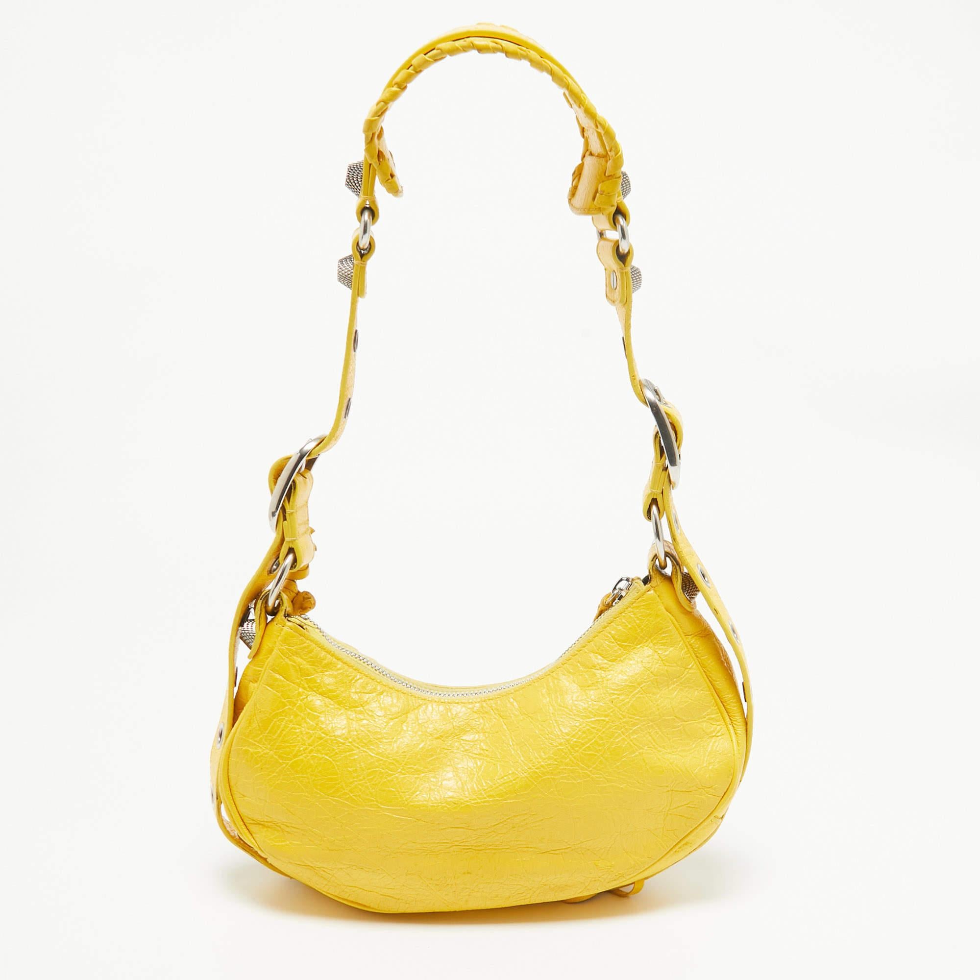 Balenciaga Mustard Leather XS Le Cagole Shoulder Bag In Good Condition For Sale In Dubai, Al Qouz 2