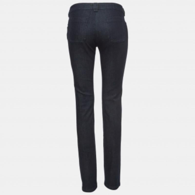 Eine tolle Jeans wie diese darf in keinem Kleiderschrank fehlen. Das Paar ist aus besten MATERIALEN geschneidert und zeichnet sich durch klassische Details, einen einfachen Verschluss und Taschen aus. Kombinieren Sie es mit Ihren Freizeit-T-Shirts.