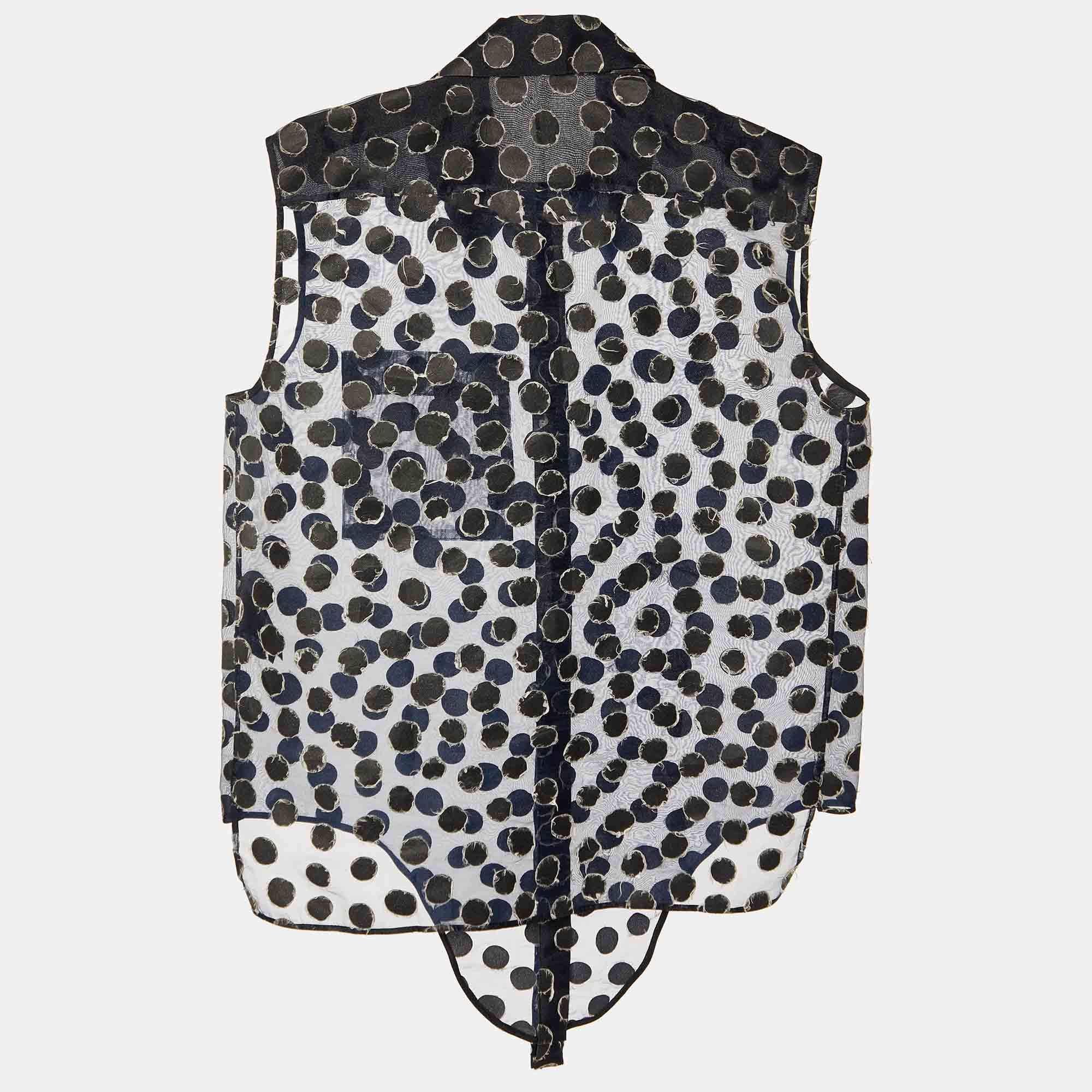 Completa la tua eleganza con una bella camicetta come questa. Con il suo design grazioso e il tessuto di prima qualità, questa blusa è la scelta migliore per apparire sofisticata e in equilibrio.