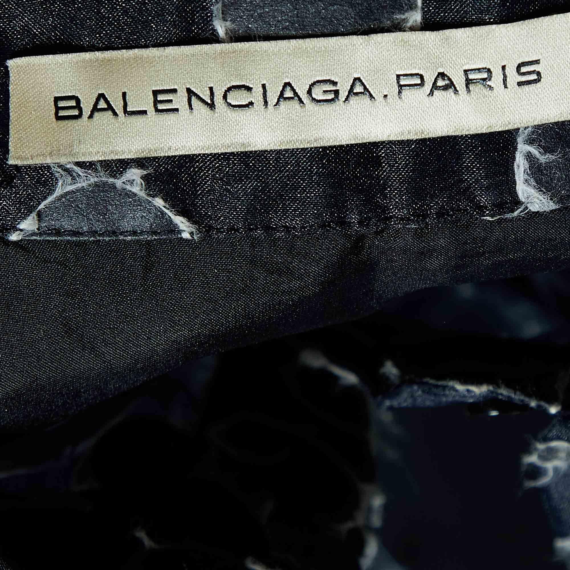 Balenciaga camicetta blu navy con motivo a pois e bottoni in organza, M. I. In condizioni buone in vendita a Dubai, Al Qouz 2