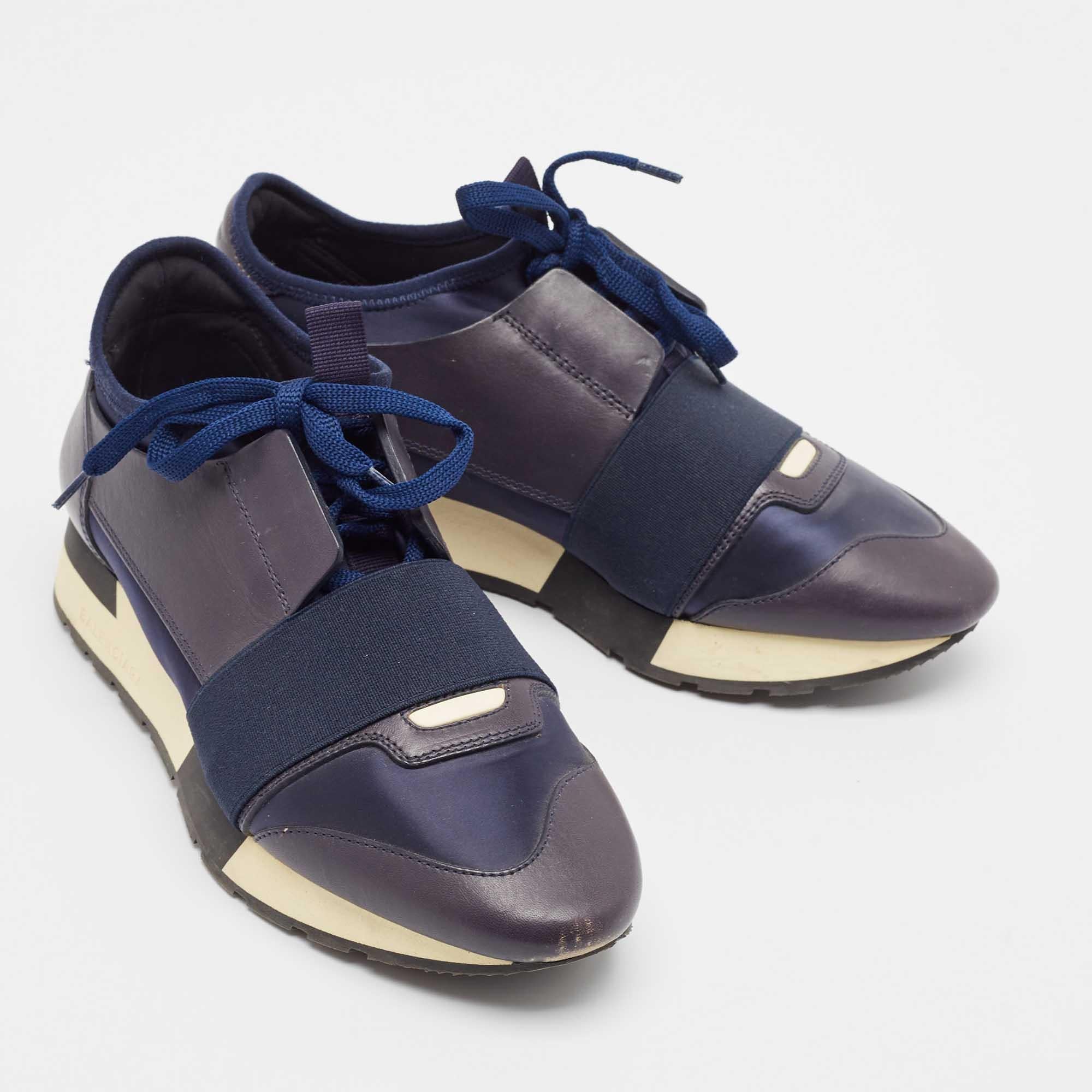 Baskets de course Balenciaga bleu marine en tissu et cuir à lacets, taille 37 Bon état - En vente à Dubai, Al Qouz 2