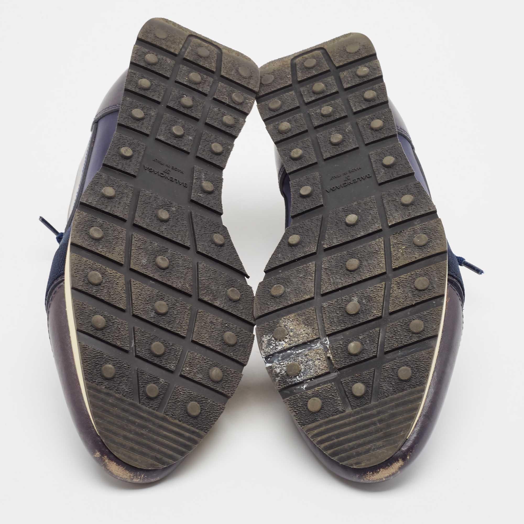 Baskets de course Balenciaga bleu marine en tissu et cuir à lacets, taille 37 en vente 1