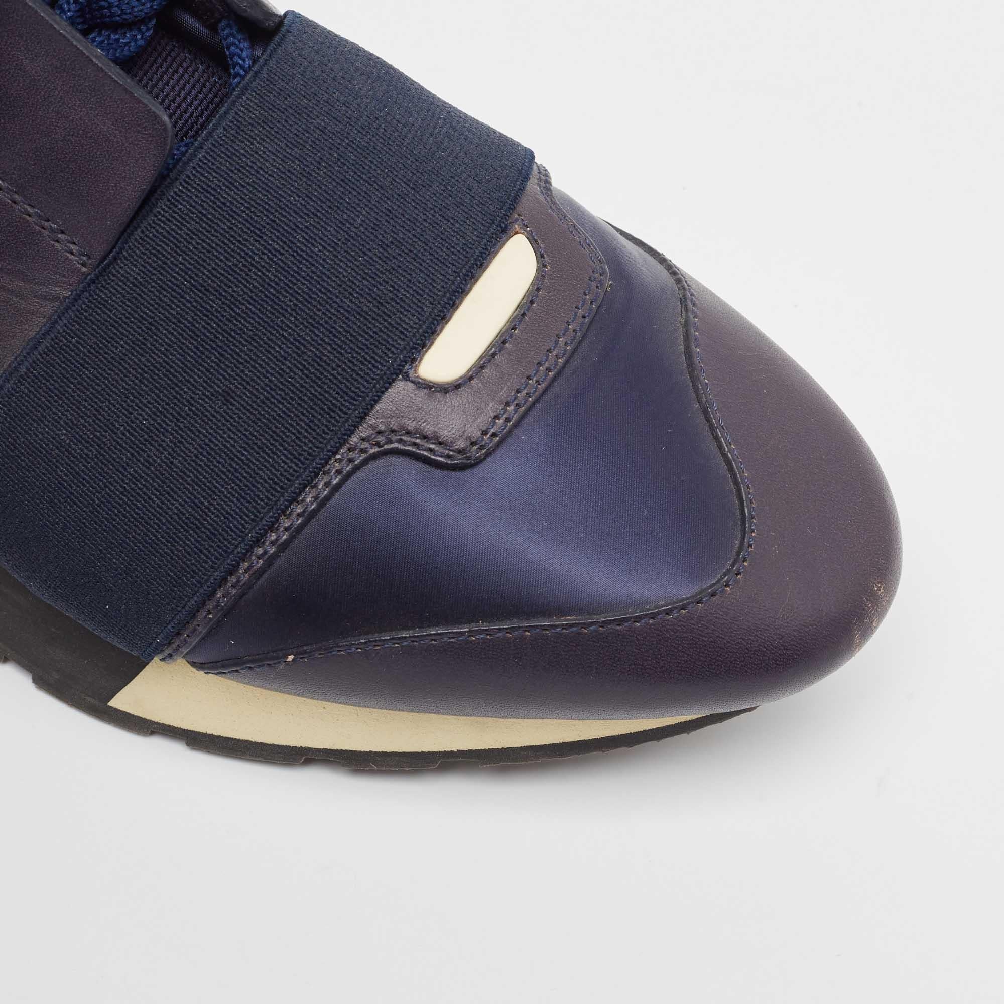 Baskets de course Balenciaga bleu marine en tissu et cuir à lacets, taille 37 en vente 3