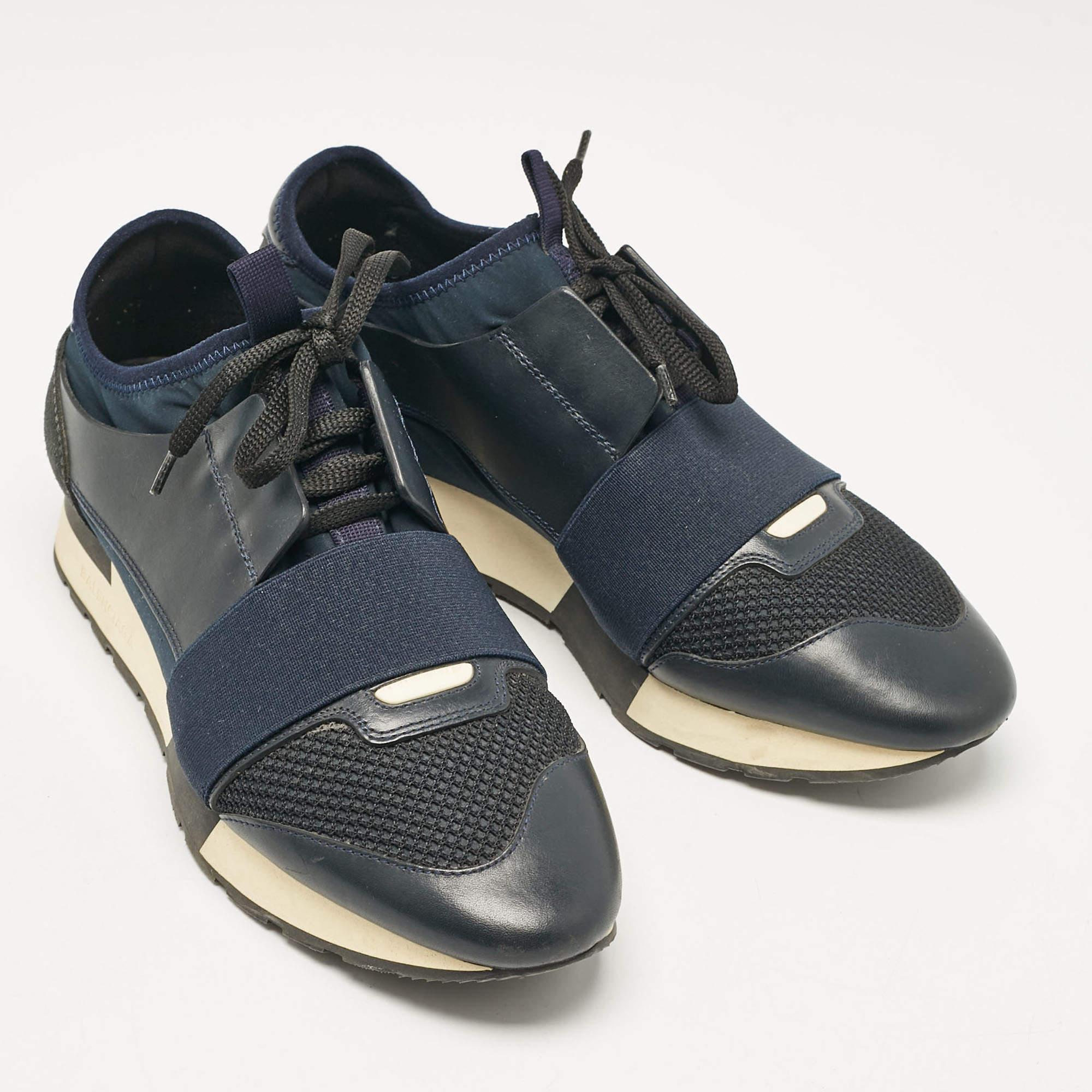 Balenciaga Navy Blue Fabric and Leather Race Runner Lace Up Sneakers Size 39 In Good Condition For Sale In Dubai, Al Qouz 2