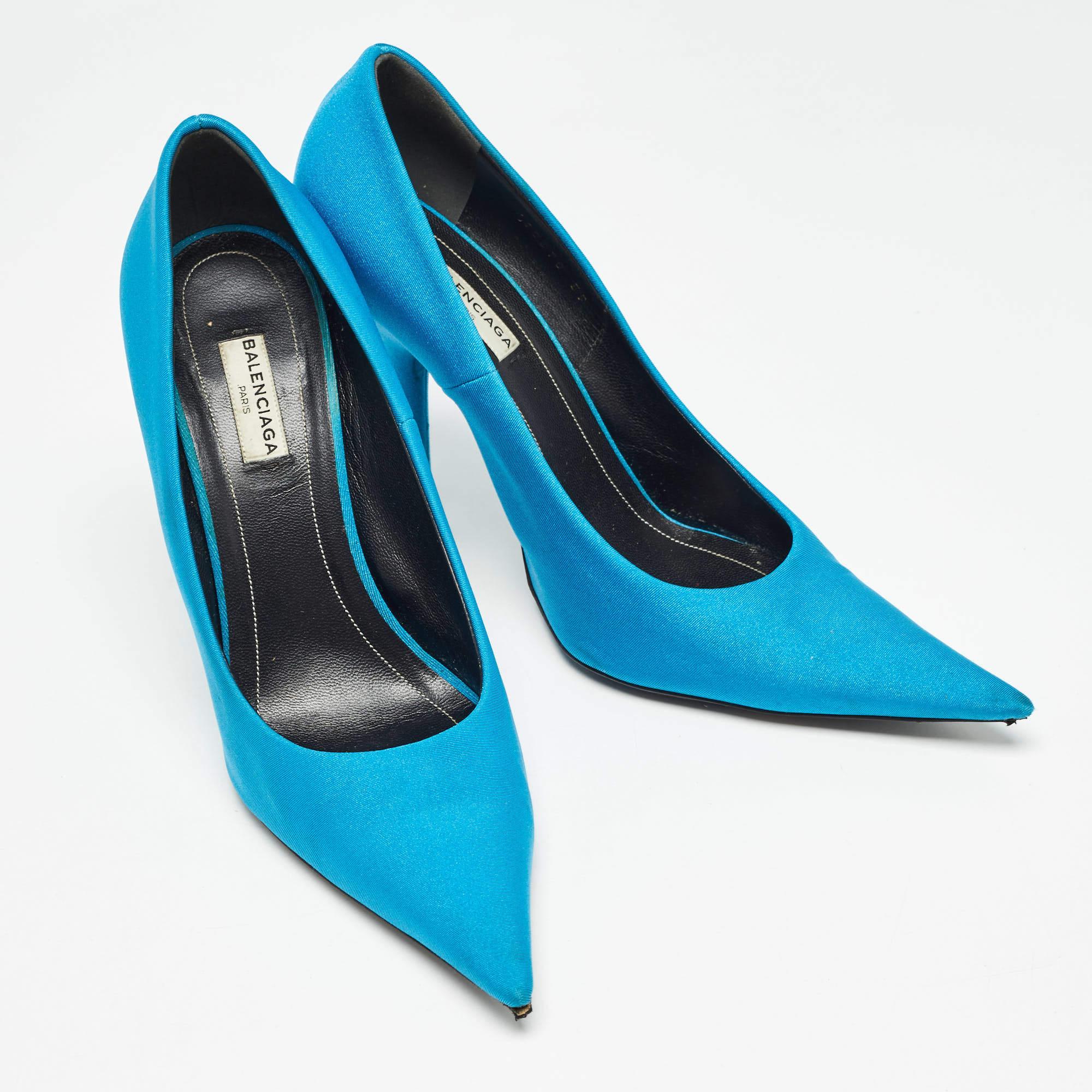 Balenciaga - Pompe a punta di coltello in tessuto blu navy Taglia 39 In condizioni discrete in vendita a Dubai, Al Qouz 2