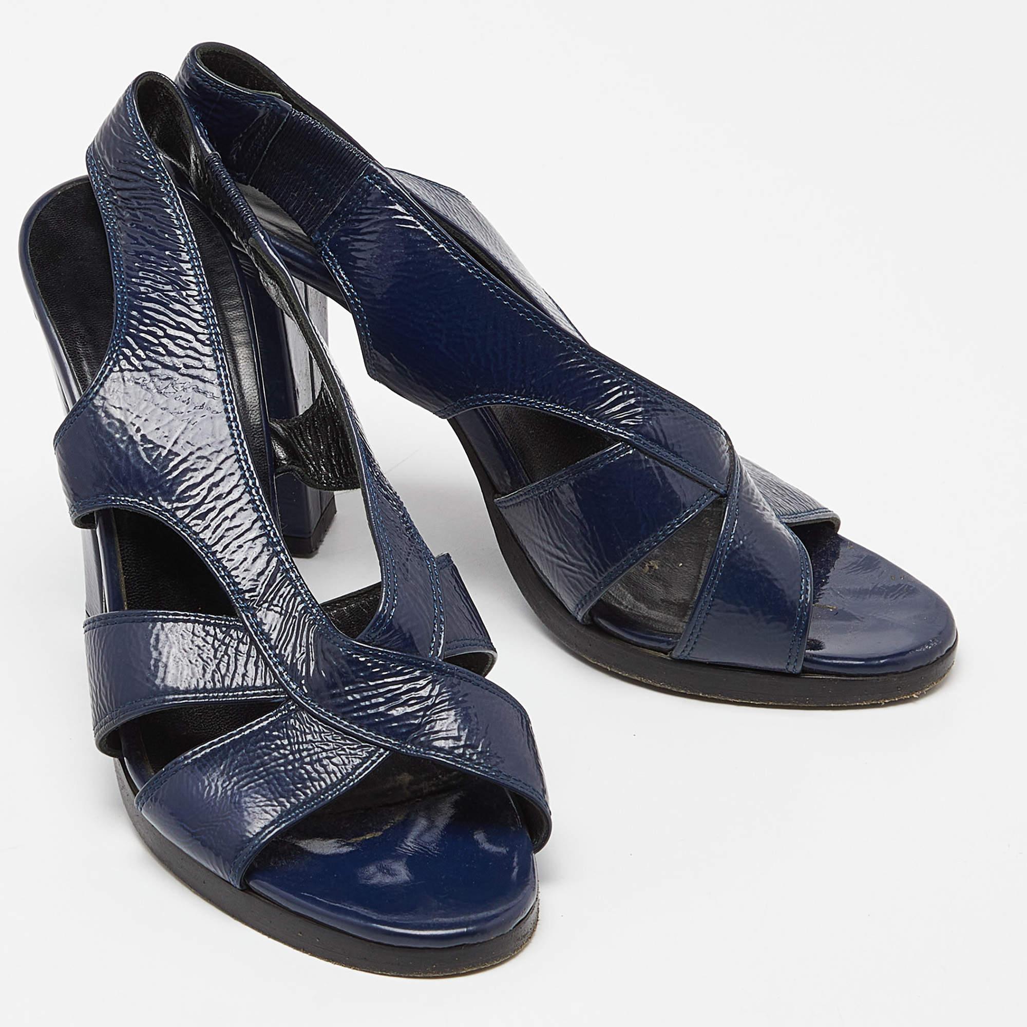 Balenciaga - Sandales à brides en cuir bleu marine, taille 36 Bon état - En vente à Dubai, Al Qouz 2
