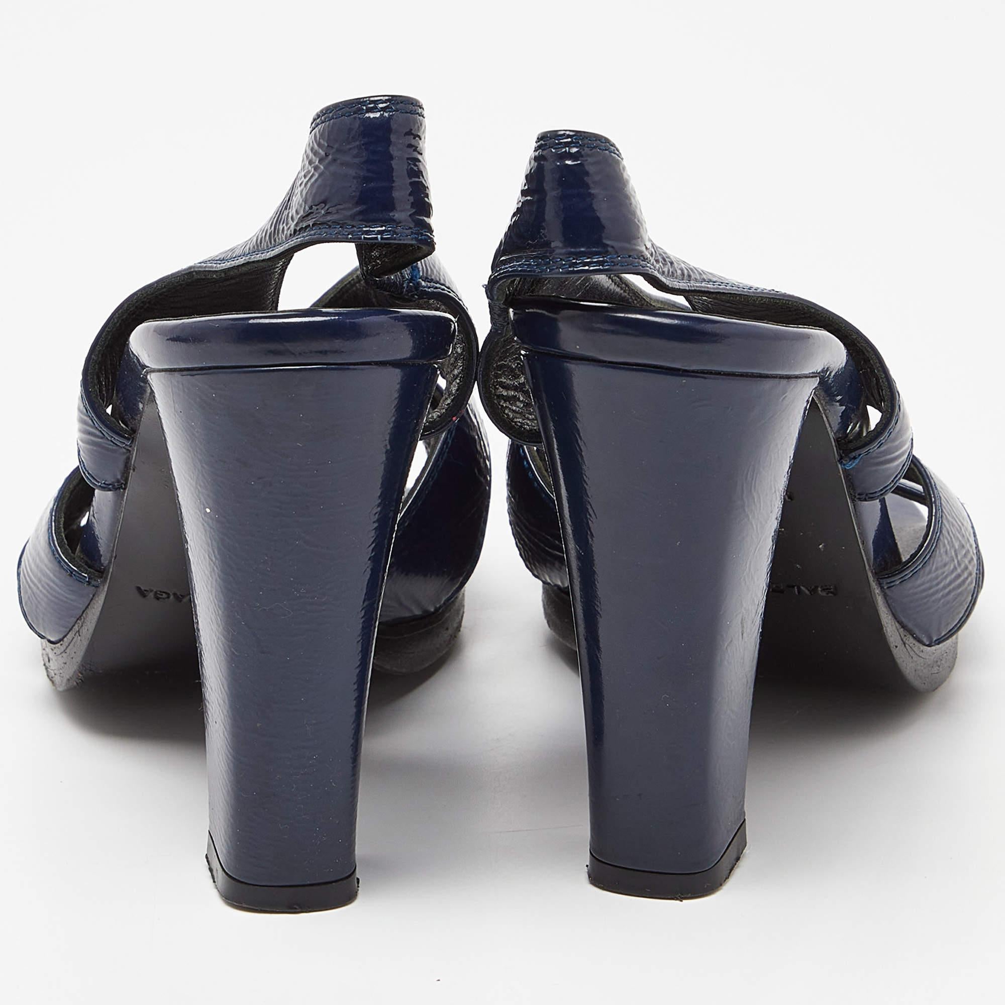 Balenciaga - Sandales à brides en cuir bleu marine, taille 36 Pour femmes en vente