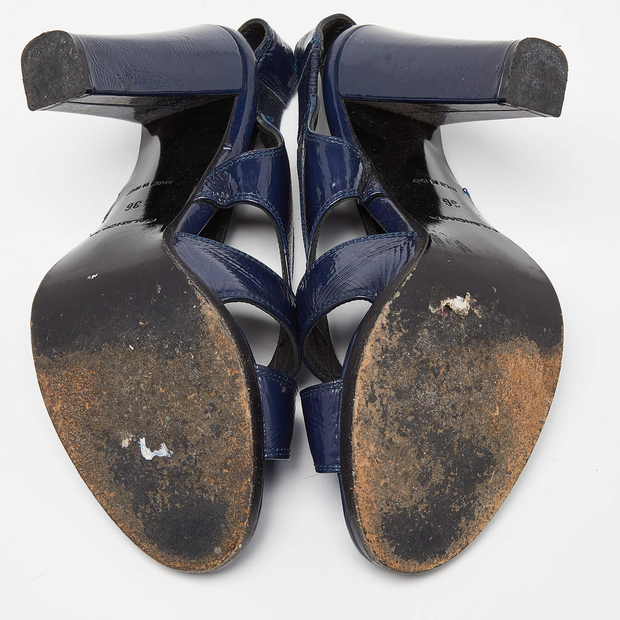 Balenciaga - Sandales à brides en cuir bleu marine, taille 36 en vente 1