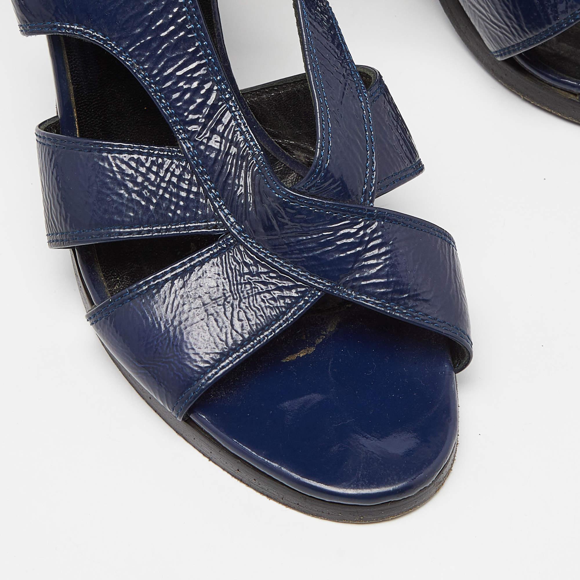 Balenciaga - Sandales à brides en cuir bleu marine, taille 36 en vente 2