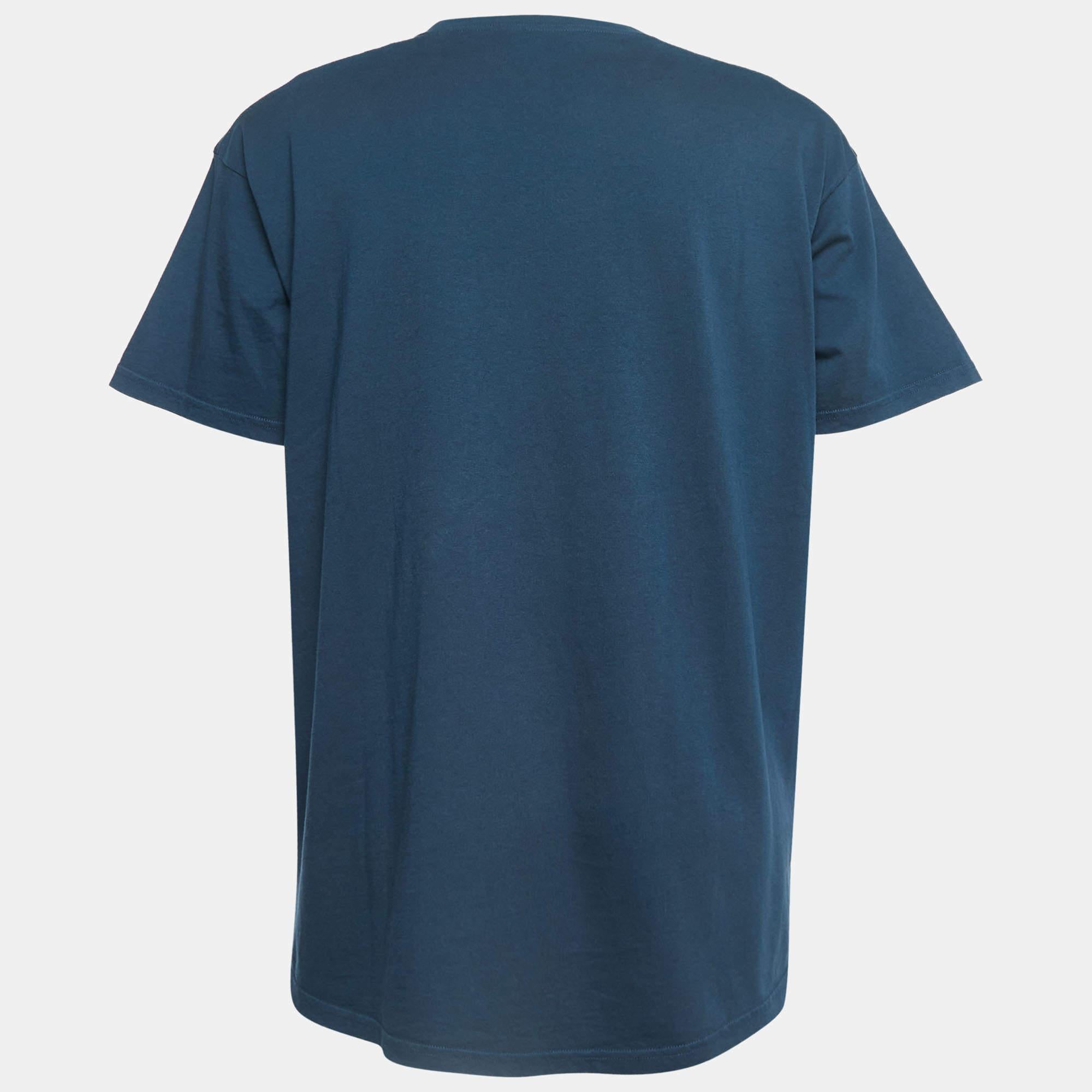 Perfect for casual outings or errands, this T-shirt is the best piece to feel comfortable and stylish in. It flaunts a catchy shade and a relaxed fit.

