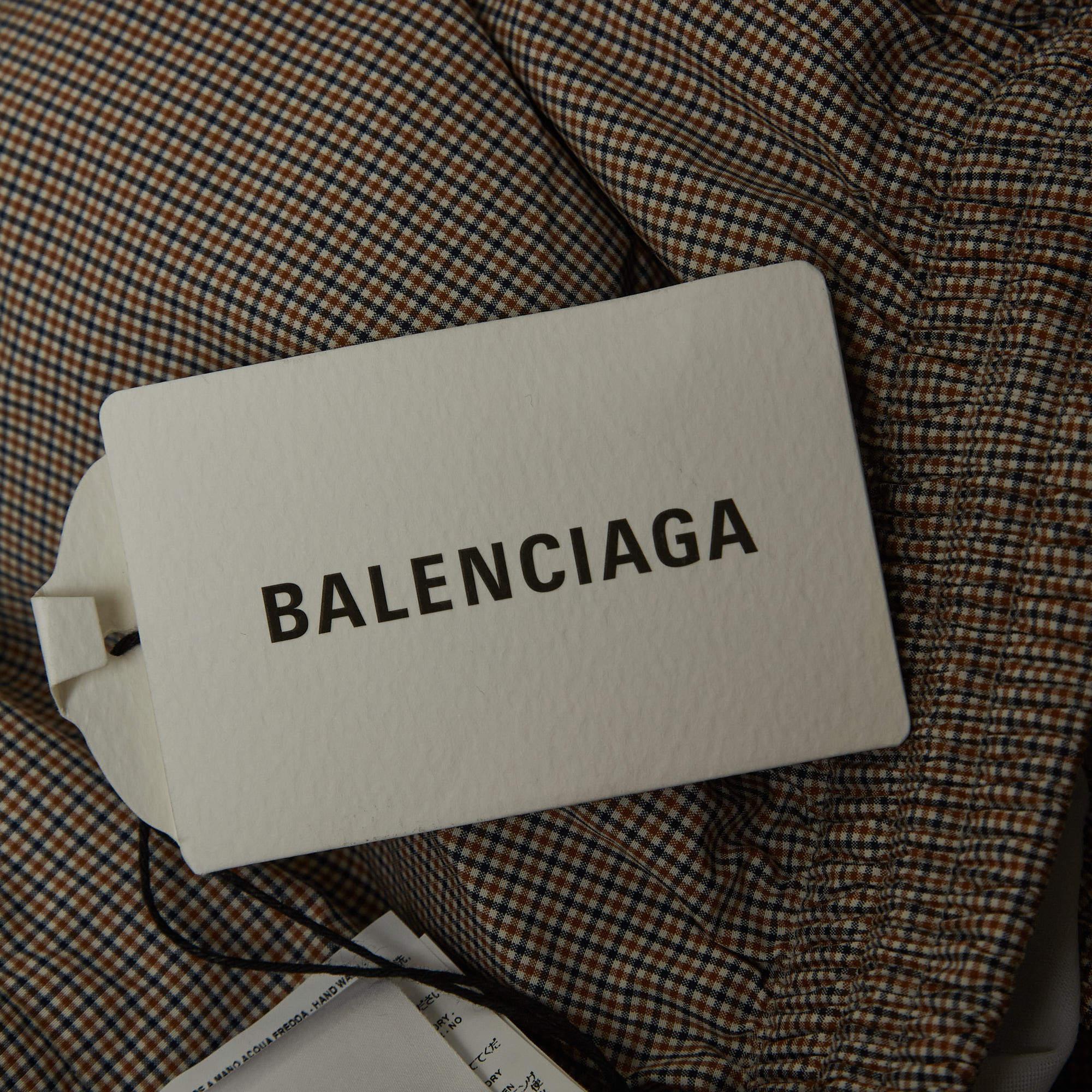 Balenciaga Navy Blue/Tan Checked Nylon Drawstring Shorts M In Good Condition For Sale In Dubai, Al Qouz 2