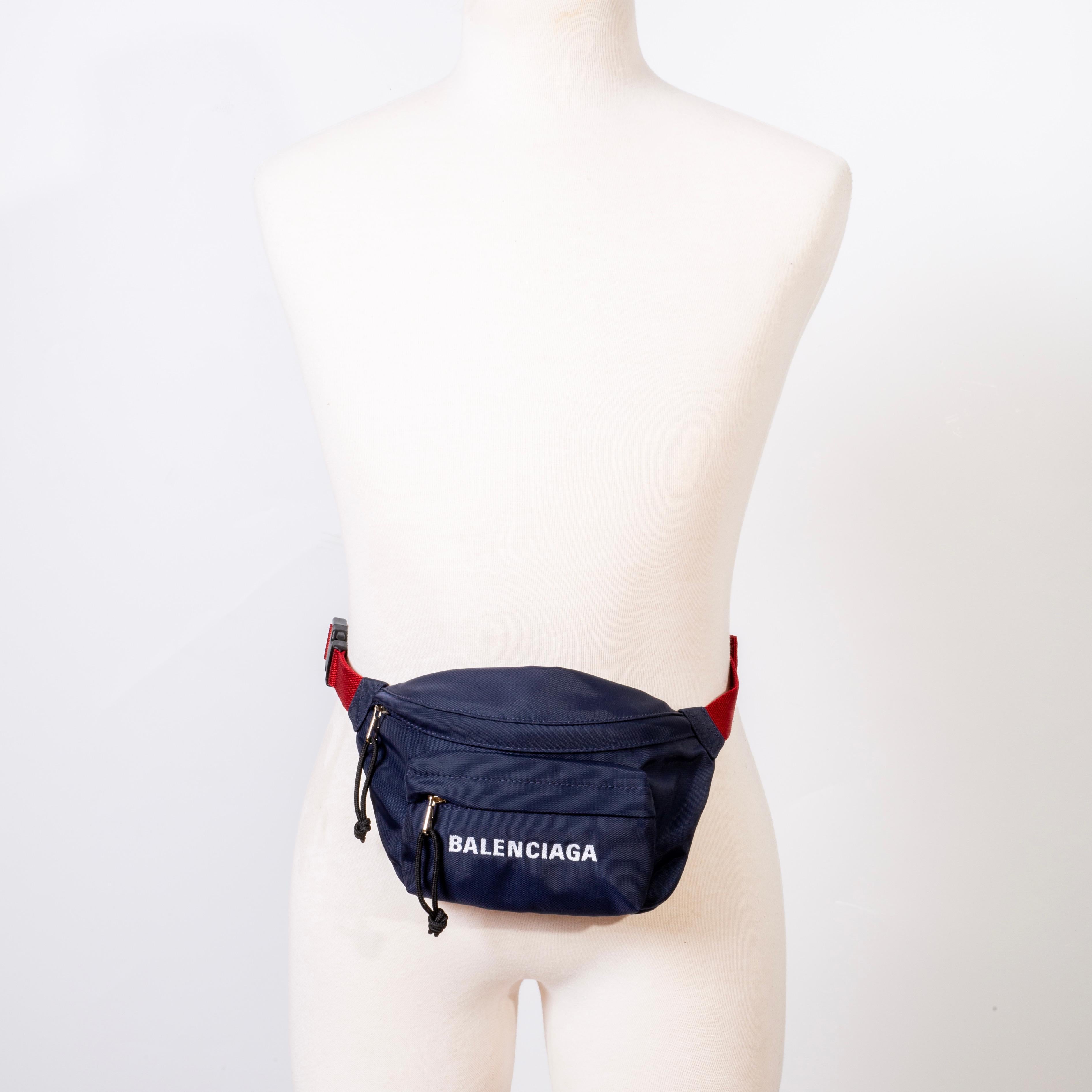 Balenciaga Navy Logo Wheel Belt Bag Fanny Pack In New Condition In Montreal, Quebec