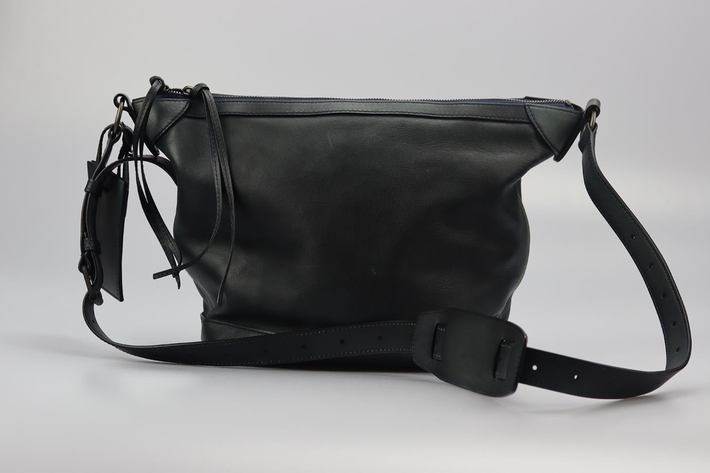Balenciaga Neo Classic Hobo Small Distressed Leather Shoulder Bag In Excellent Condition For Sale In London, GB