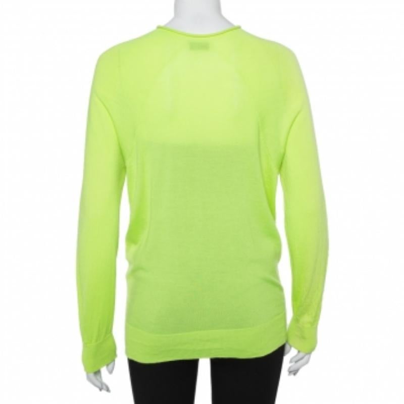 Balenciaga brings to you a casual staple with this neon green pullover. Made with expertise using cashmere, the creation has long sleeves and a round neckline. It offers a comfortable fit for all-day ease.