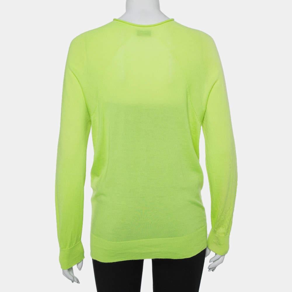 Balenciaga brings to you a casual staple with this neon green pullover. Made with expertise using cashmere, the creation has long sleeves and a round neckline. It offers a comfortable fit for all-day ease.

