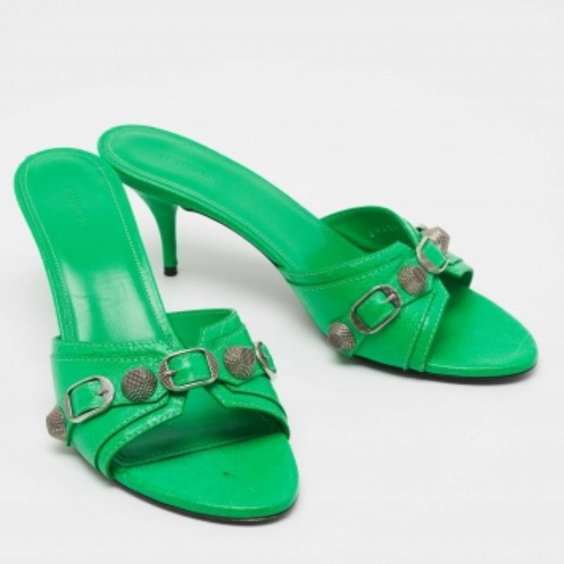 Balenciaga Neon Grün Leder Cagole Slide Sandalen Größe 39 im Zustand „Gut“ im Angebot in Dubai, Al Qouz 2