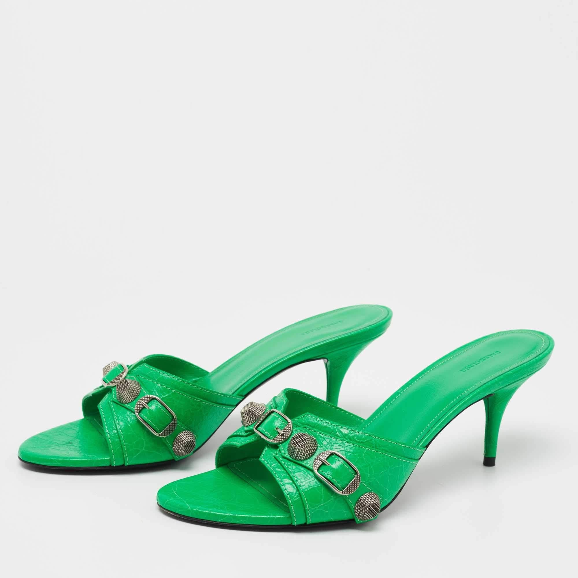 Balenciaga Neongrüne Leder- Cagole- Slide-Sandalen Größe 39 im Zustand „Gut“ im Angebot in Dubai, Al Qouz 2