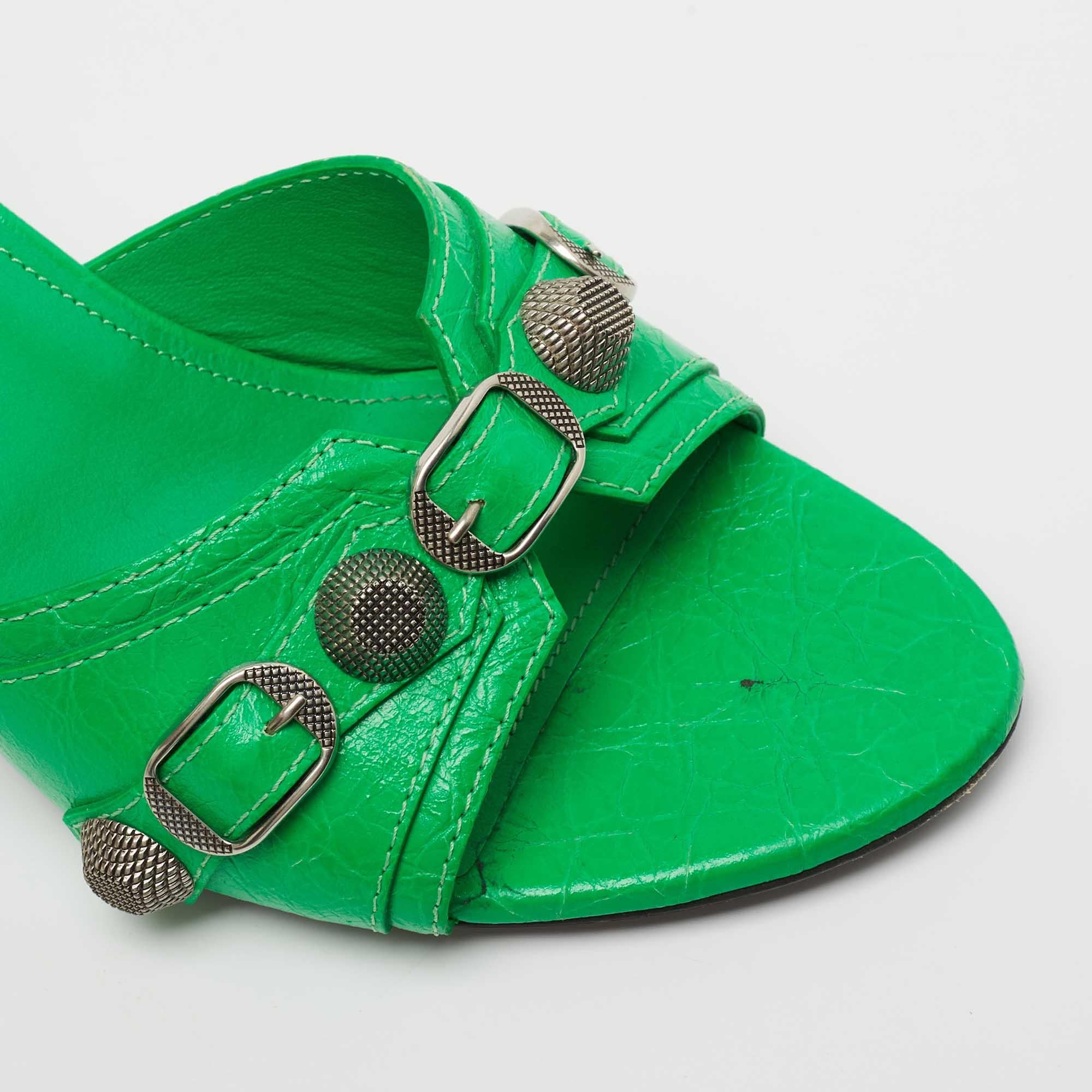 Balenciaga Neon Green Leather Cagole Slide Sandals Size 39 In Good Condition For Sale In Dubai, Al Qouz 2