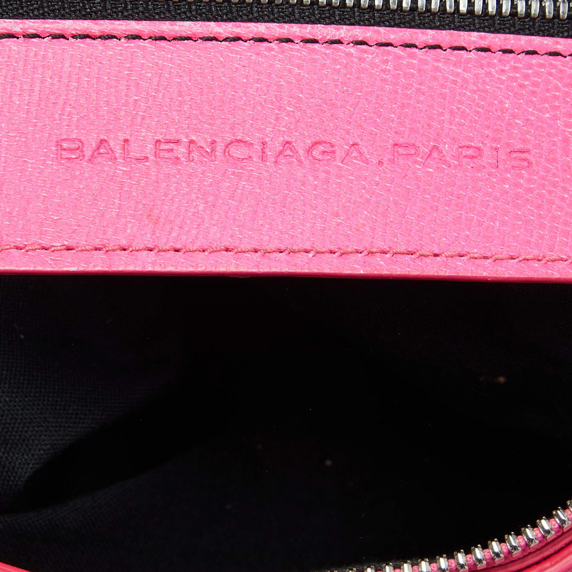 Balenciaga - Fourre-tout Classic en cuir rose fluo en vente 8
