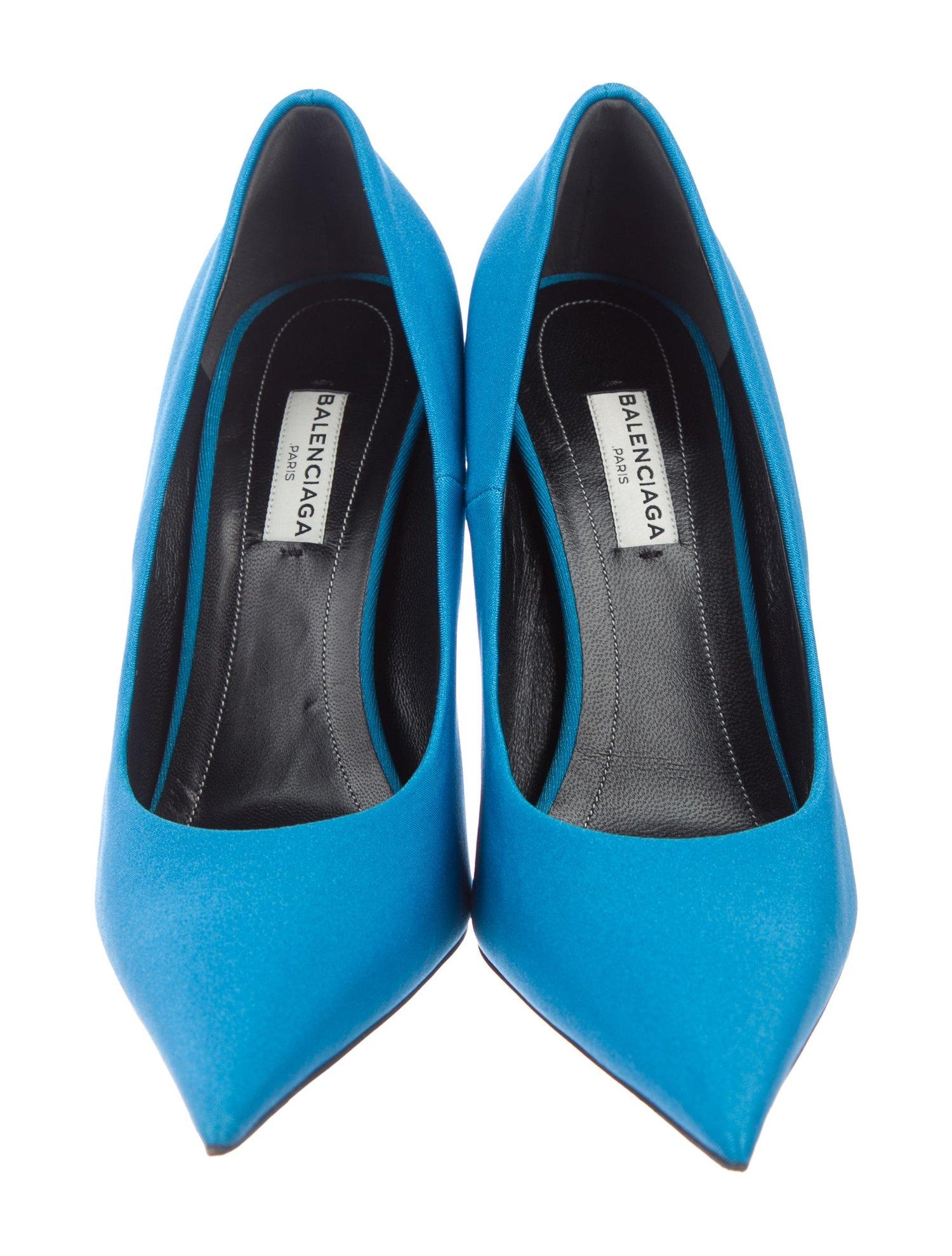 Balenciaga NEW Blue Satin Fabric Sock Evening Heels Pumps in Box

Size IT 36.5
Satin/Fabric
Slip on 
Made in Italy
Heel height 4
